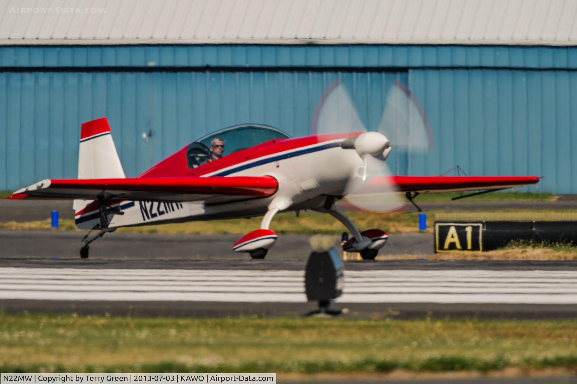 N22MW, 2001 Extra EA-300/L C/N 131, 34 @ KAWO