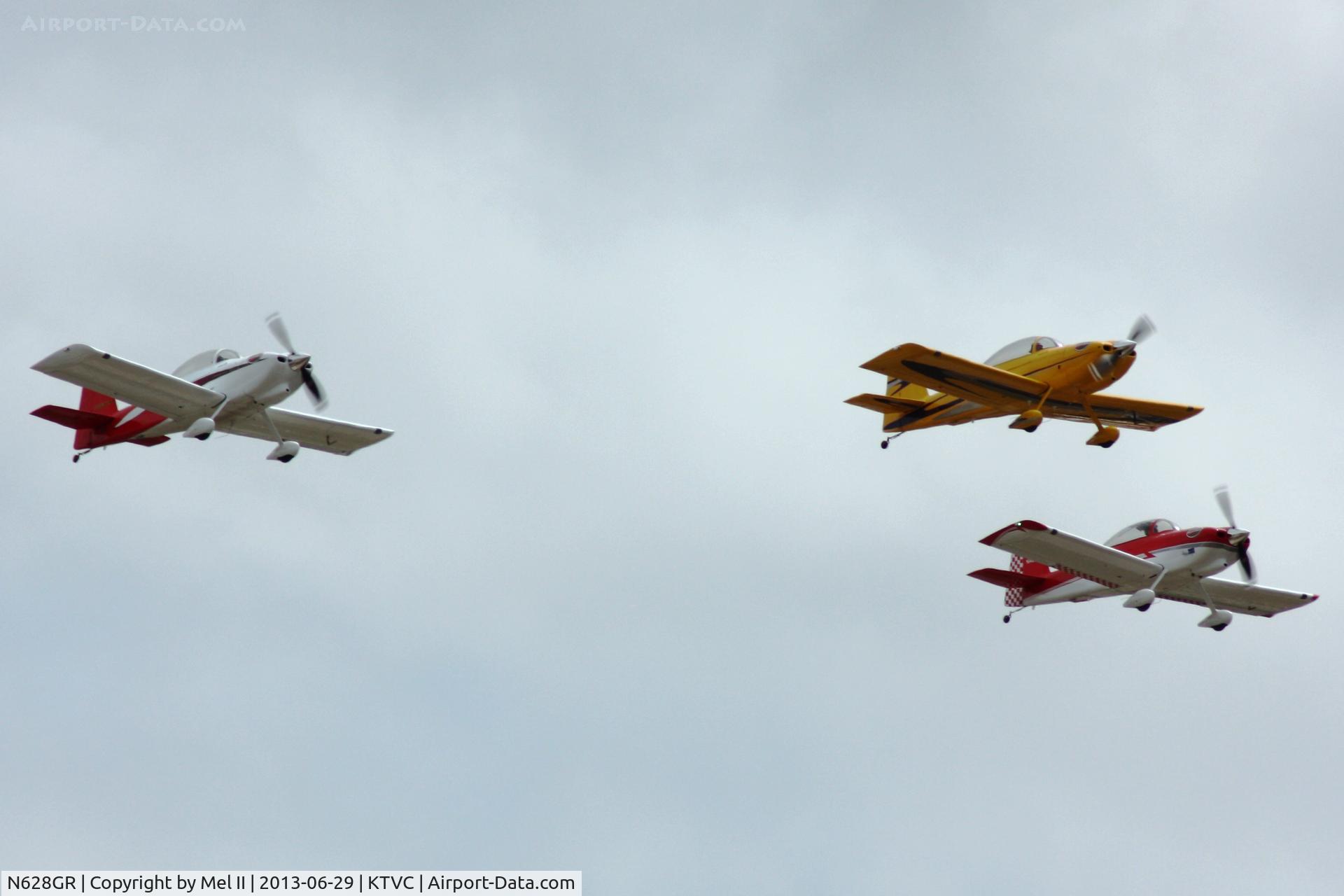 N628GR, 2000 Vans RV-8 C/N 80745, With N486JT and N553KM Departing RWY 28