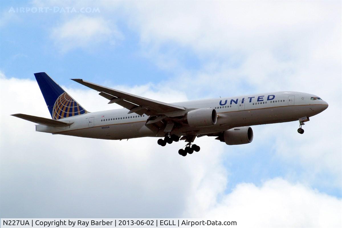 N227UA, 2002 Boeing 777-222 C/N 30555, Boeing 777-222ER [30555] (United Airlines) Home~G 02/06/2013. On approach 27L.