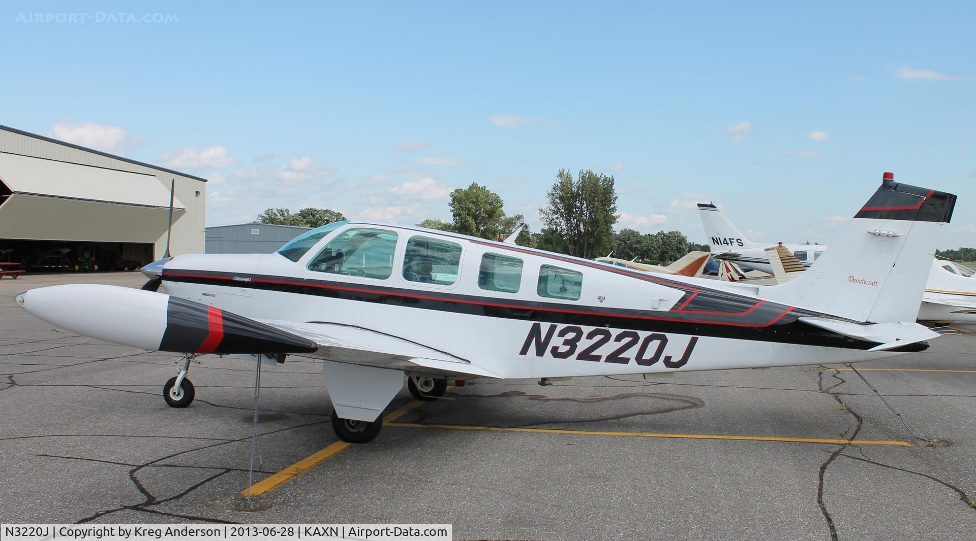 N3220J, 1995 Beech A36 Bonanza 36 C/N E-2920, Beech A36 Bonanza on the line.