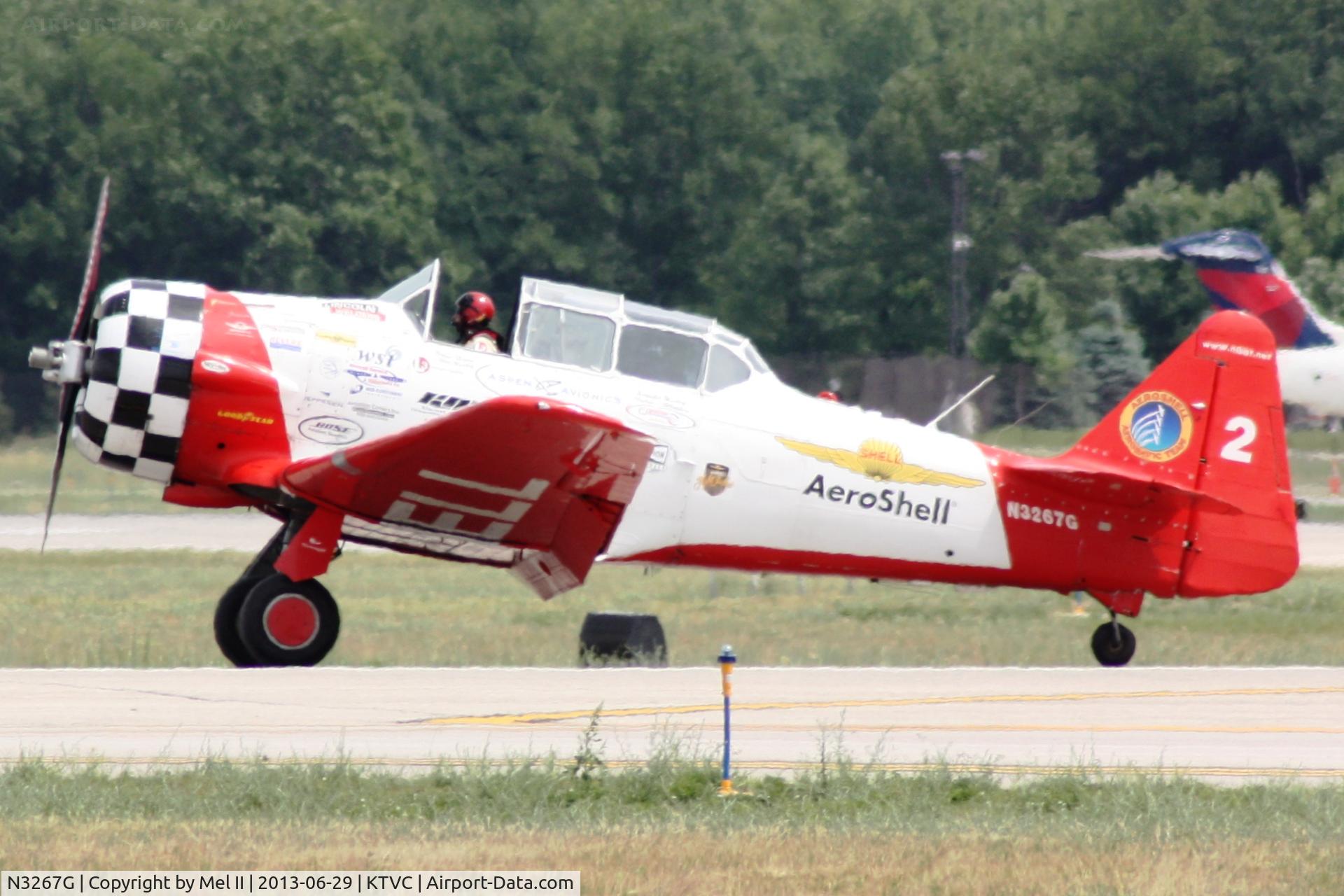 N3267G, 1943 North American SNJ-5 Texan C/N 88-15114, Landing RWY 36