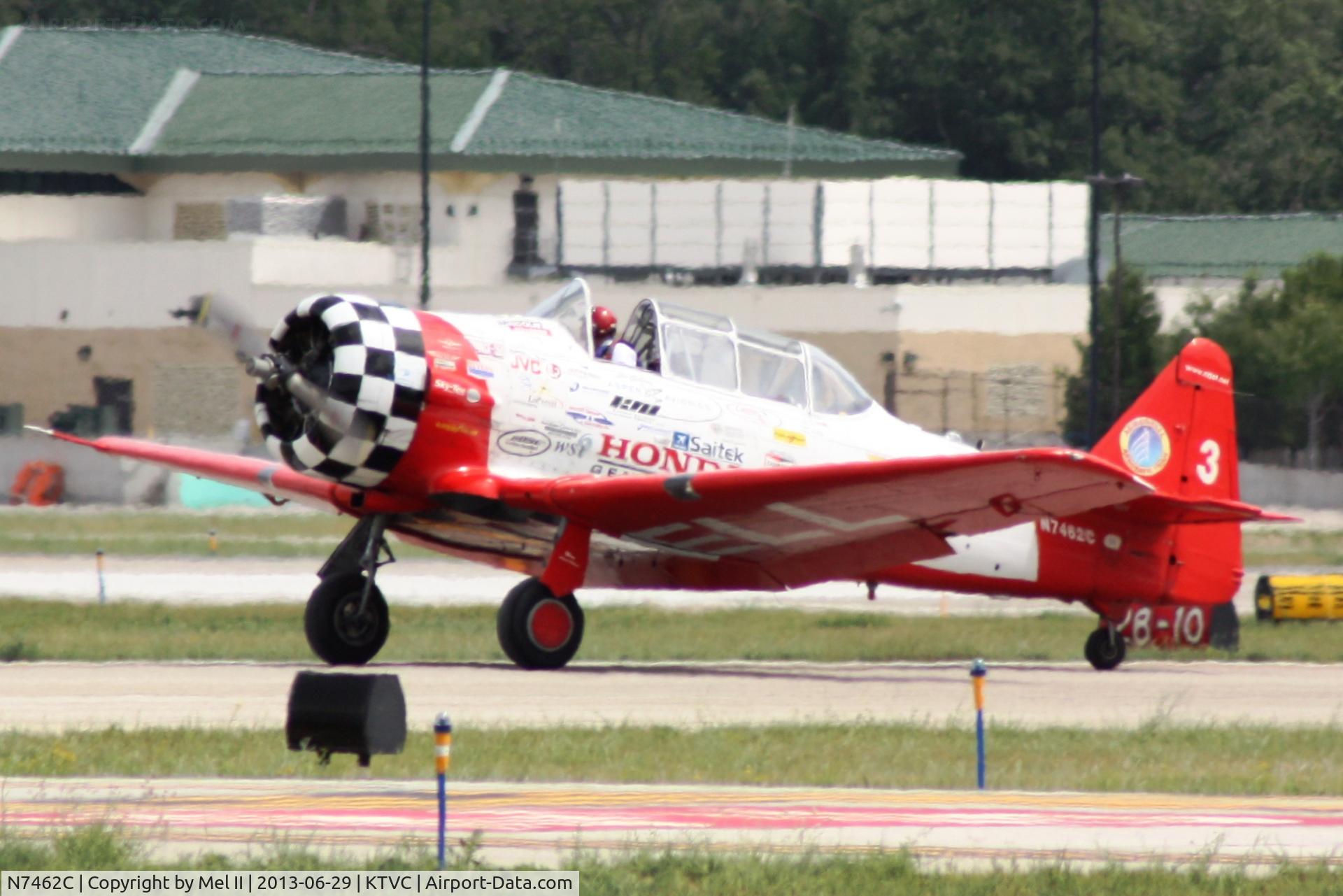 N7462C, North American AT-6B Texan C/N 121-43211, Landing RWY 36