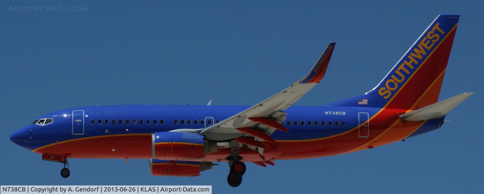 N738CB, 1999 Boeing 737-7H4 C/N 27870, Southwest Airlines, is landing at Las Vegas Int´l(KLAS)