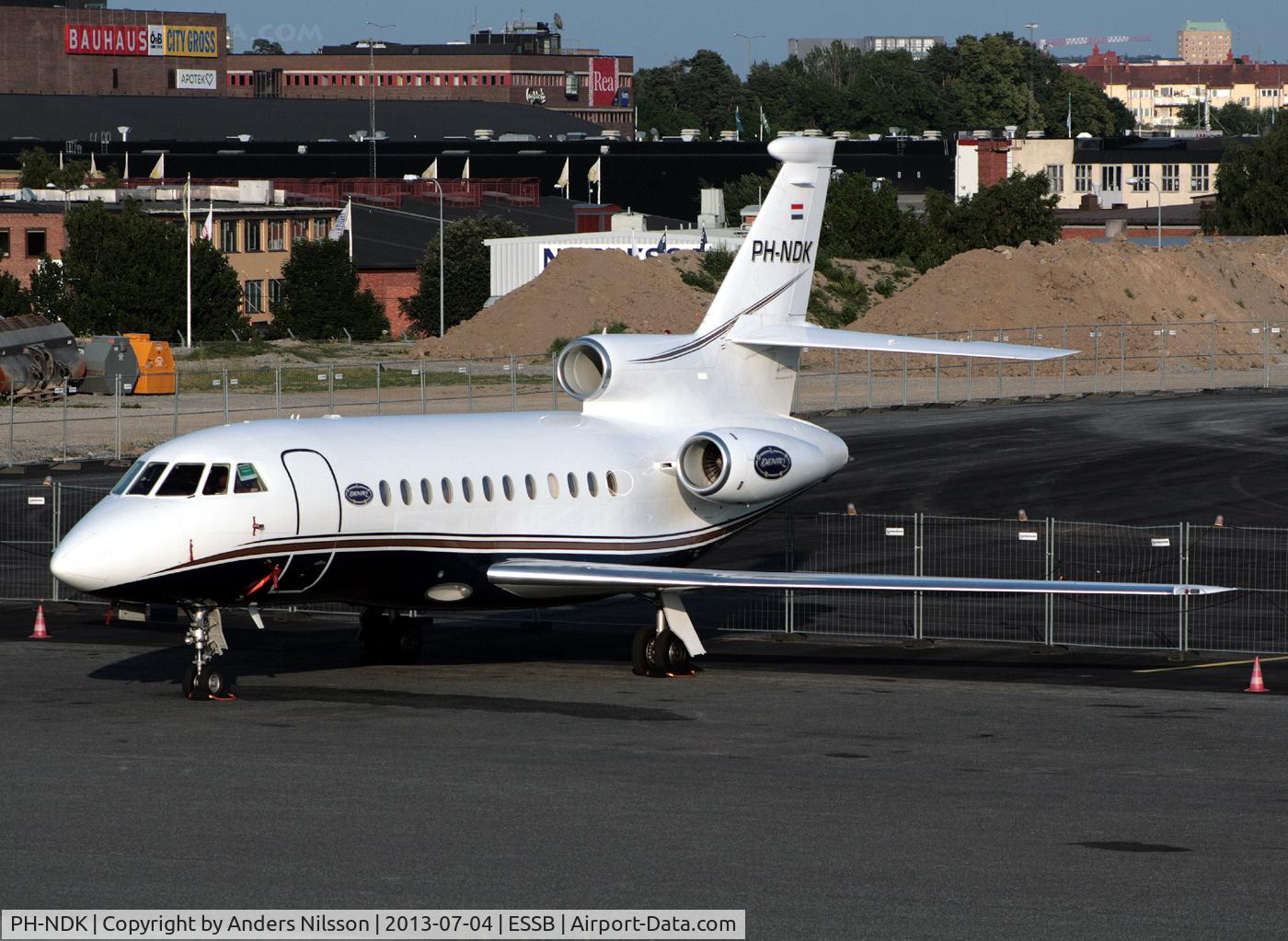 PH-NDK, 1998 Dassault Falcon 900B C/N 175, Parked at ramp East.
