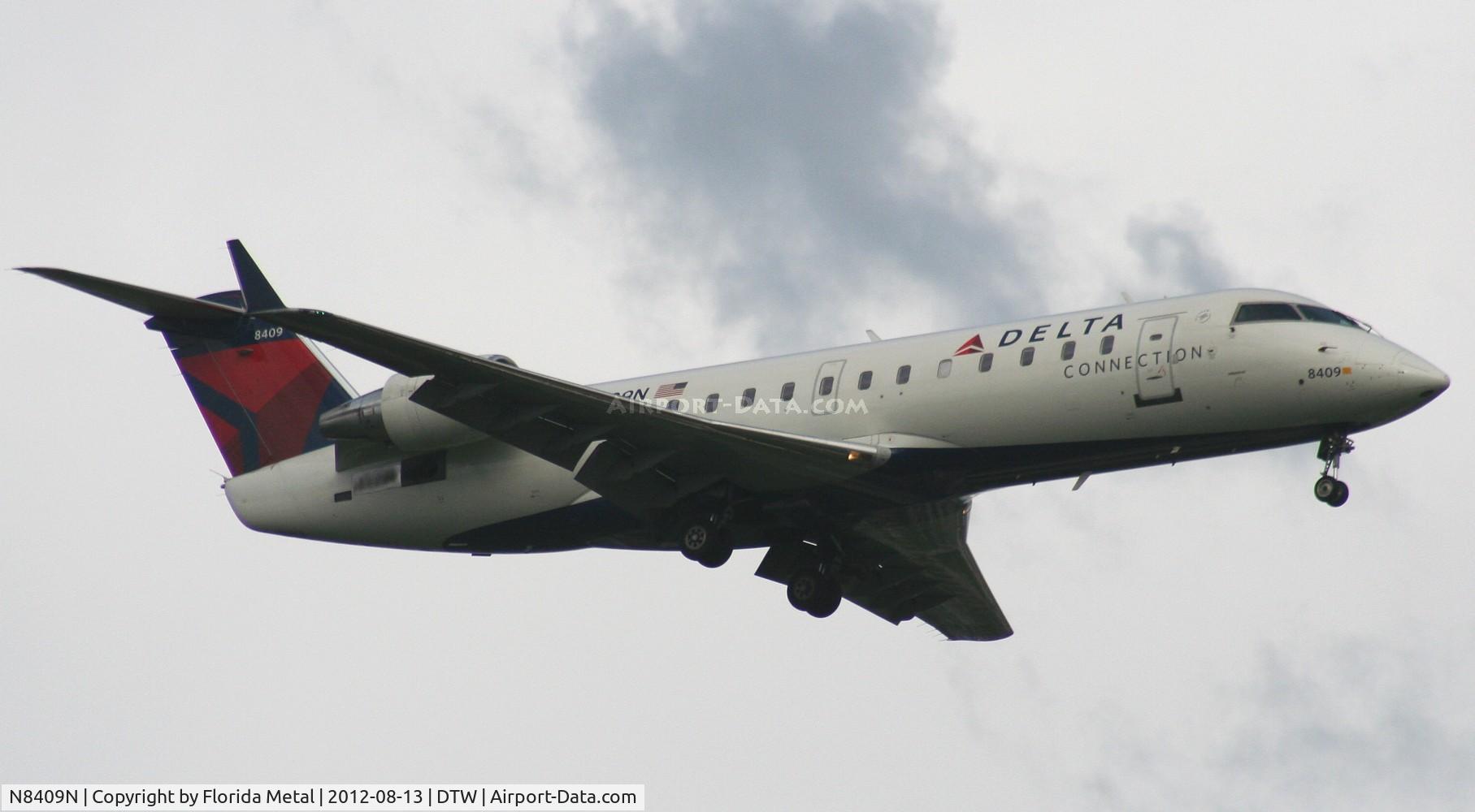N8409N, 2000 Canadair CRJ-200LR (CL-600-2B19) C/N 7409, Delta Connection CRJ-200