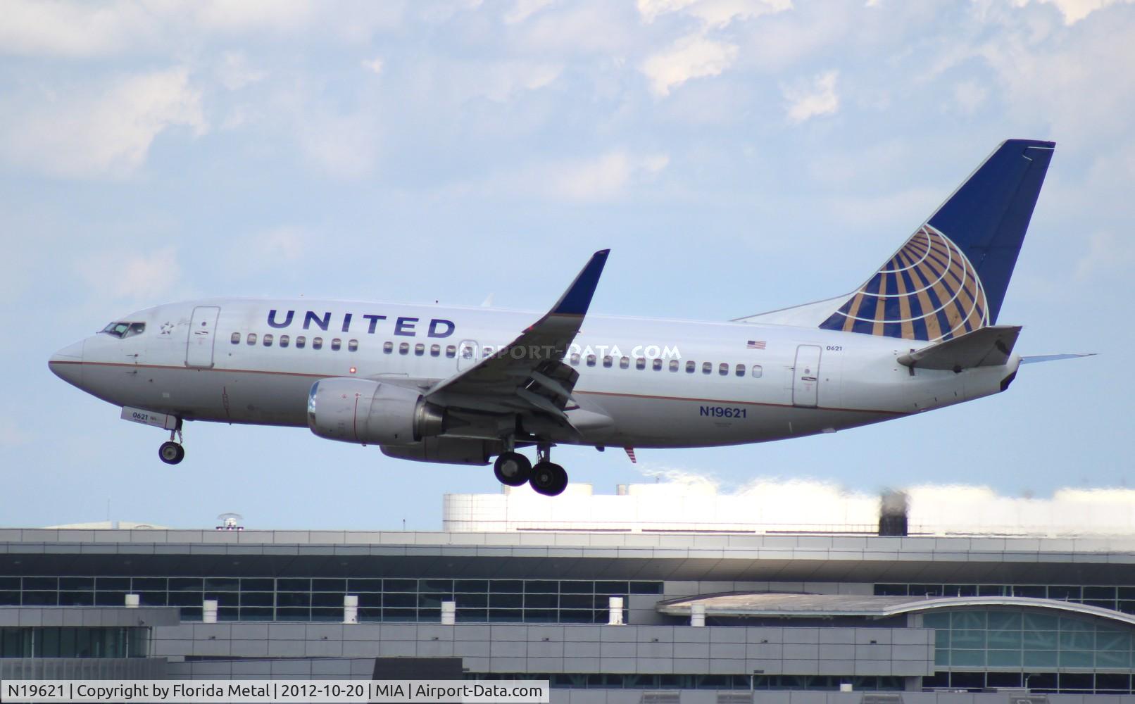 N19621, 1994 Boeing 737-524 C/N 27334, United 737-500