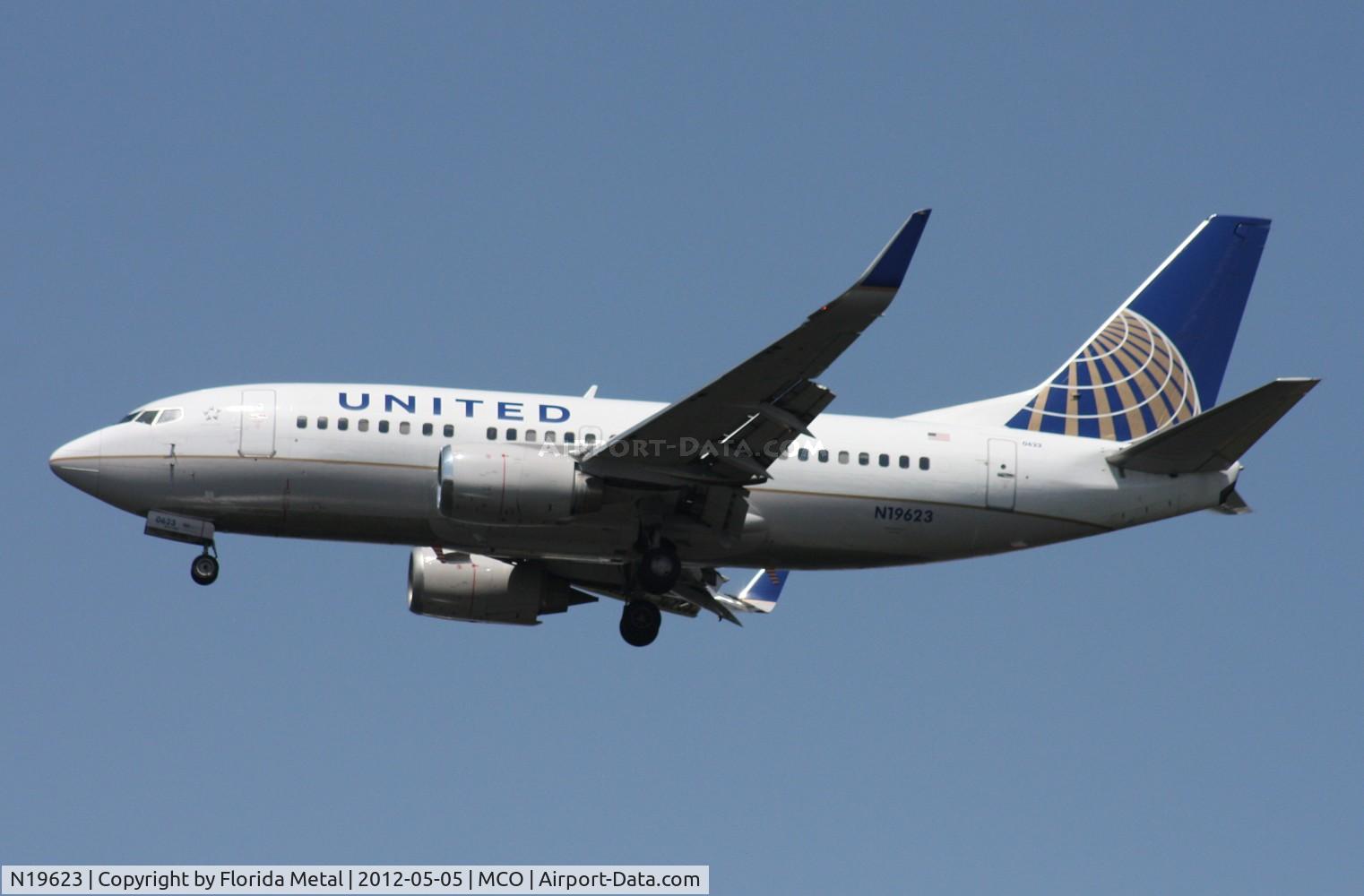 N19623, 1995 Boeing 737-524 C/N 27527, United 737-500