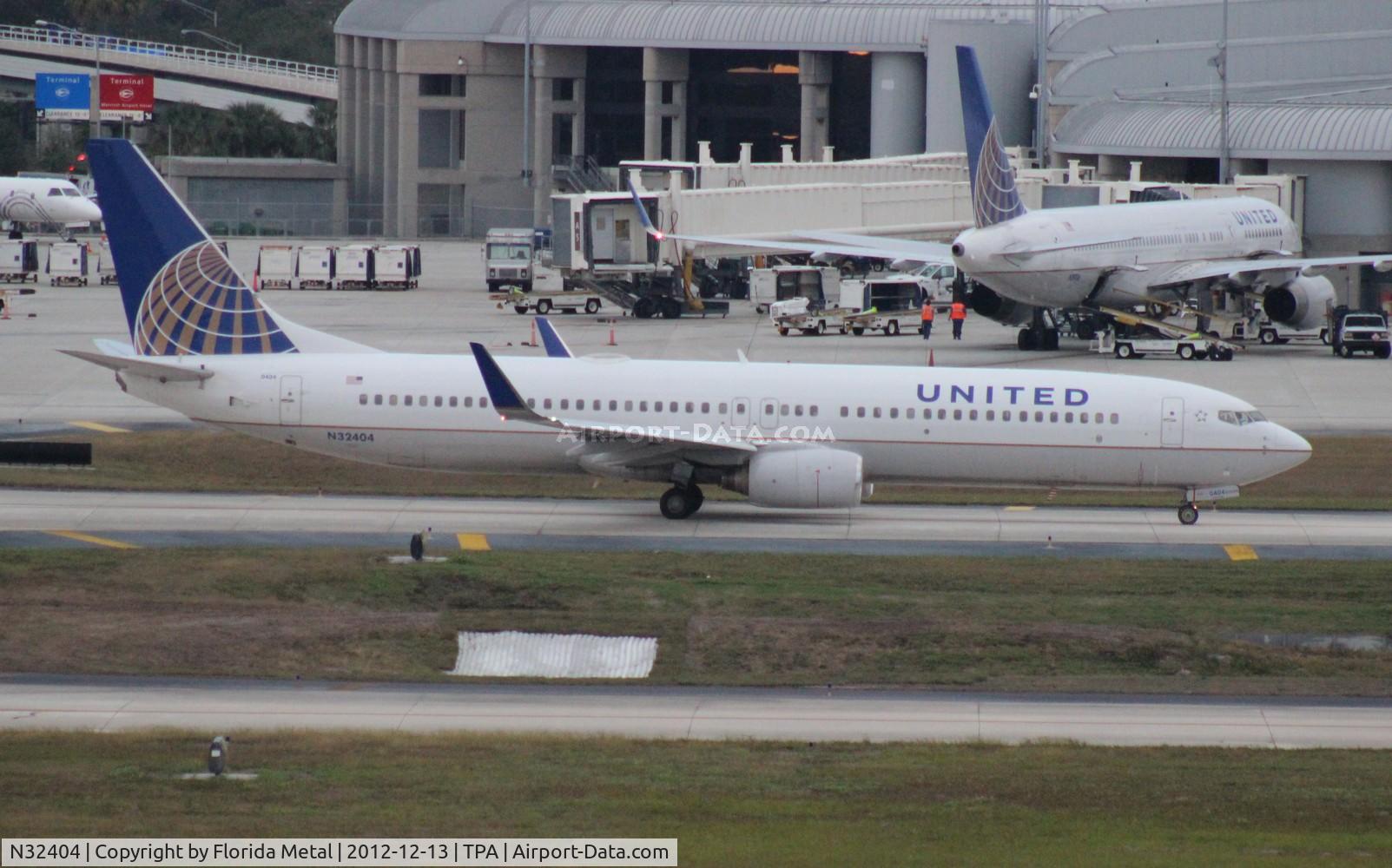 N32404, 2001 Boeing 737-924 C/N 30121, United 737-900