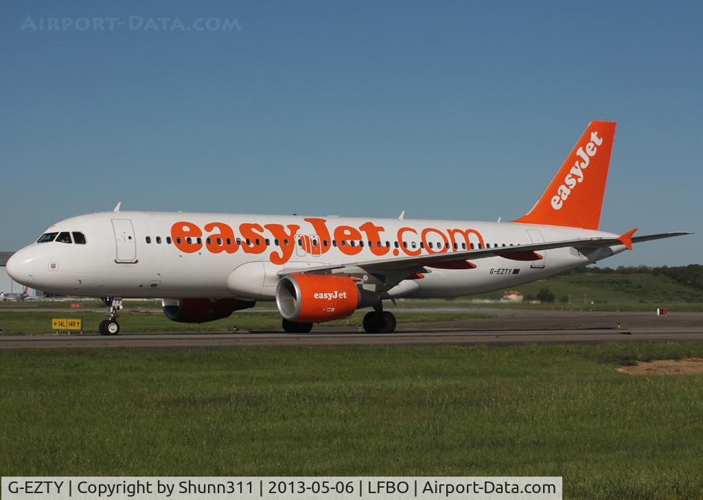 G-EZTY, 2010 Airbus A320-214 C/N 4554, Taxiing to the Terminal...