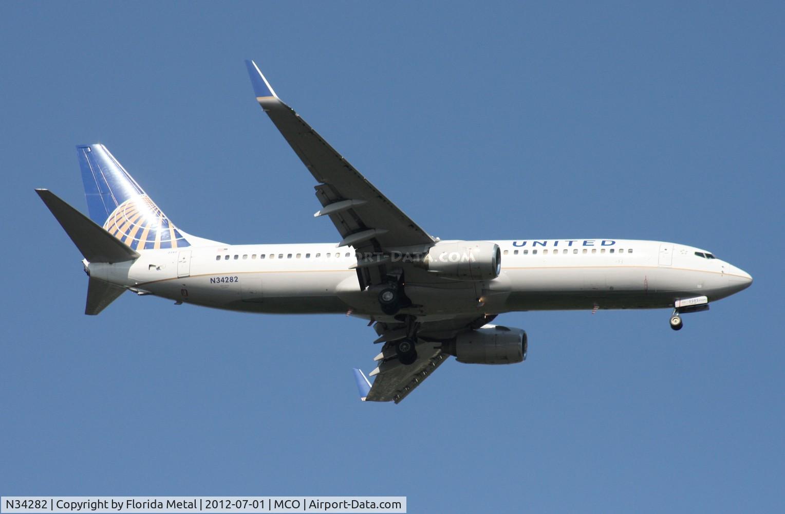 N34282, 2004 Boeing 737-824 C/N 31634, United 737-800