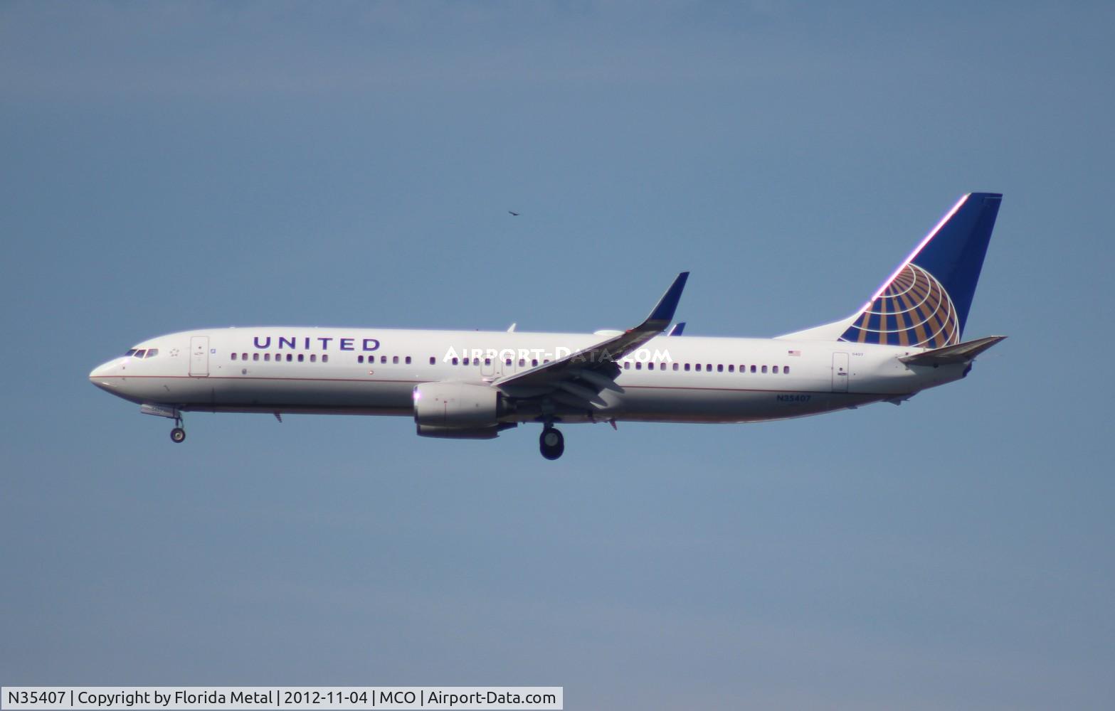 N35407, 2001 Boeing 737-924 C/N 30124, United 737-900