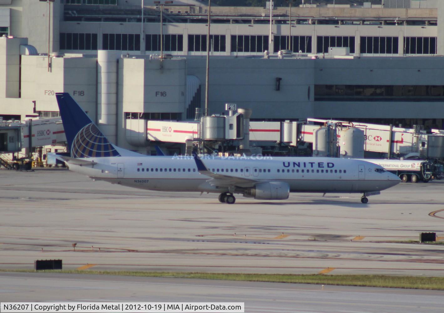 N36207, 2000 Boeing 737-824 C/N 30579, United 737-800