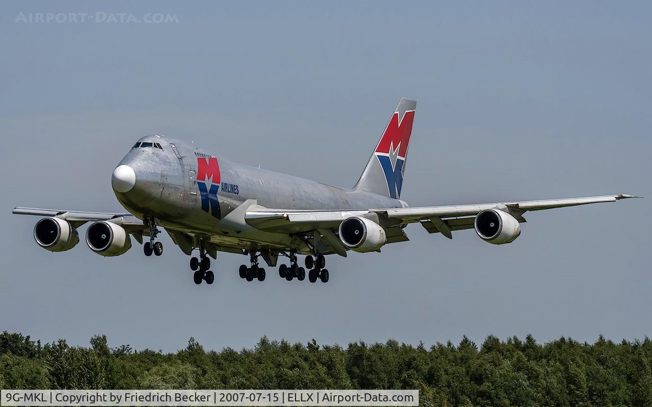 9G-MKL, 1979 Boeing 747-2R7F/SCD C/N 21650, on final RW24