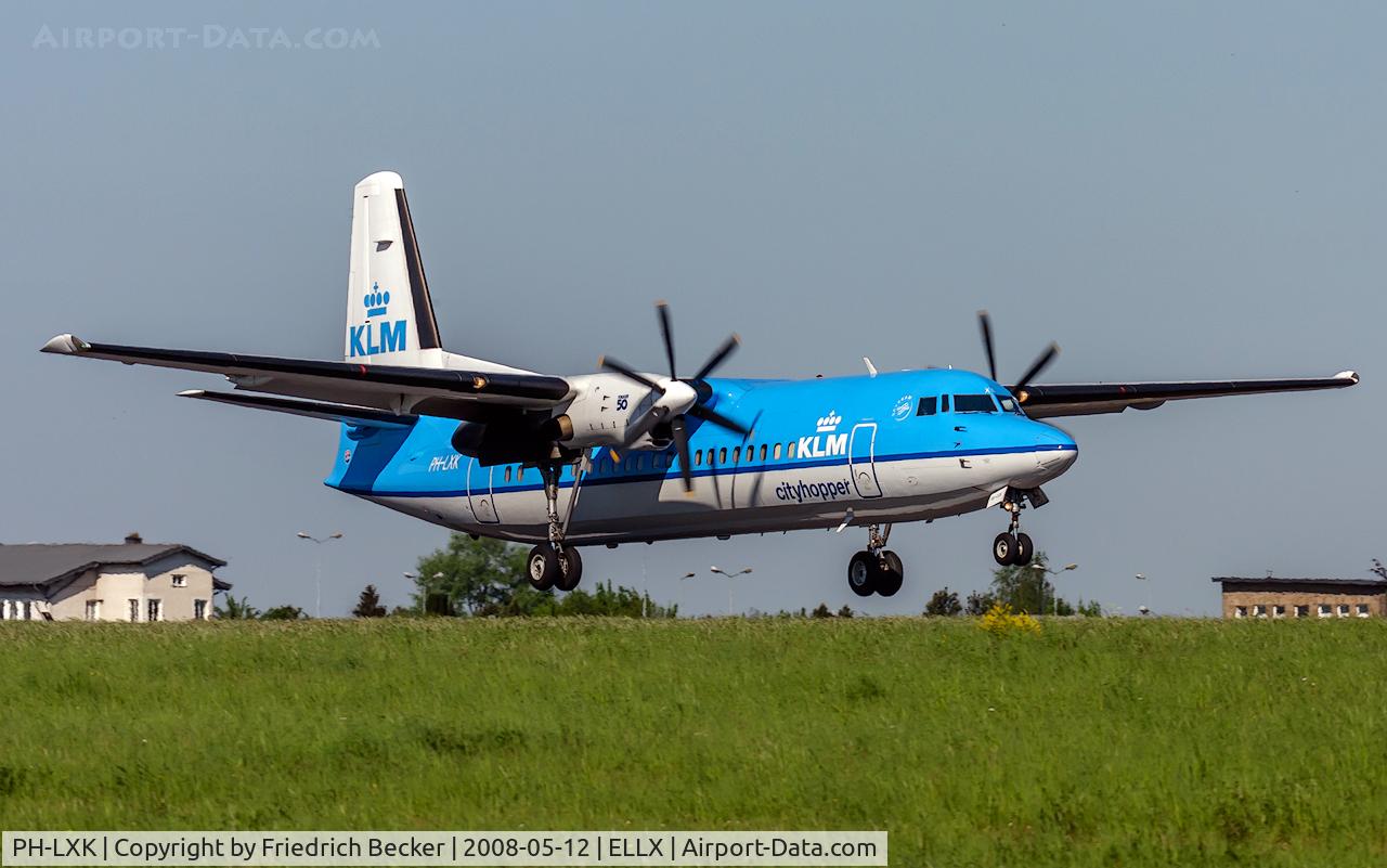 PH-LXK, 1993 Fokker 50 C/N 20271, moments prior touchdown