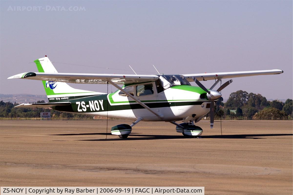 ZS-NOY, Cessna 182P Skylane Skylane C/N 18264361, Cessna 182P Skylane [182-64361] (Central Flying Academy) Grand Central~ZS 19/09/2006