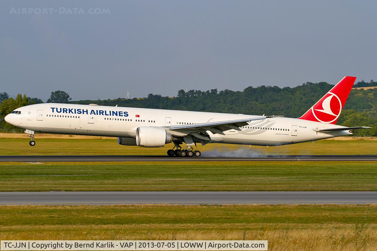 TC-JJN, 2011 Boeing 777-3F2/ER C/N 40795, Rwy 34
