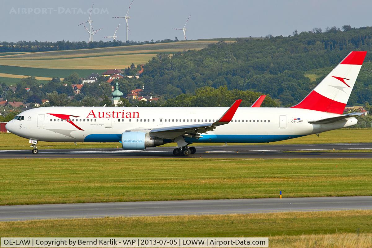 OE-LAW, 1992 Boeing 767-3Z9/ER C/N 26417, Rwy 34