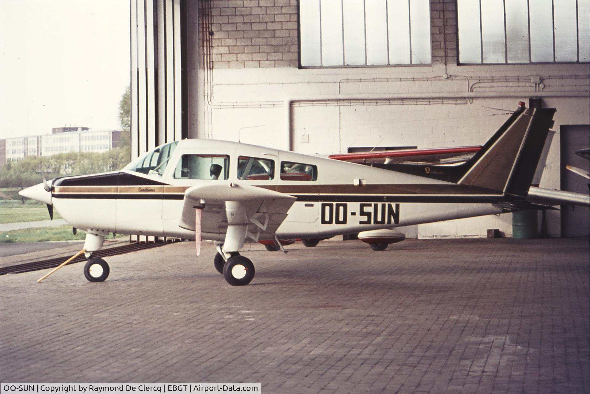 OO-SUN, 1973 Beech C23 Sundowner 180 Sundowner 180 C/N M-1484, Gent 1975