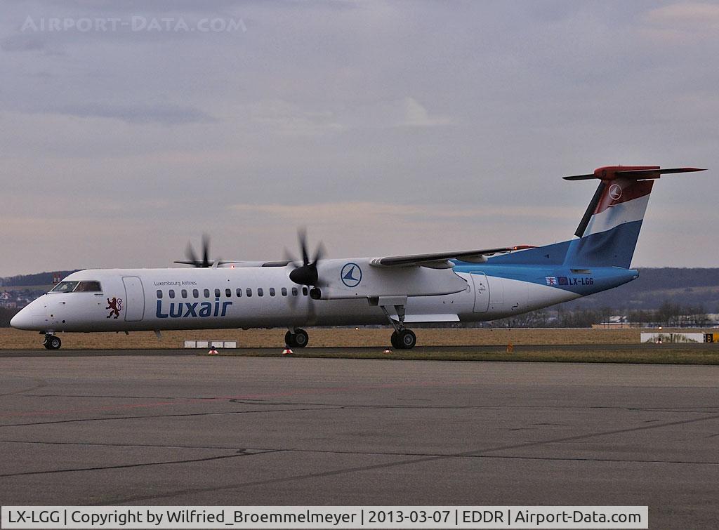 LX-LGG, 2012 Bombardier DHC-8-402Q Dash 8 Dash 8 C/N 4418, Taxiing in to the apron.