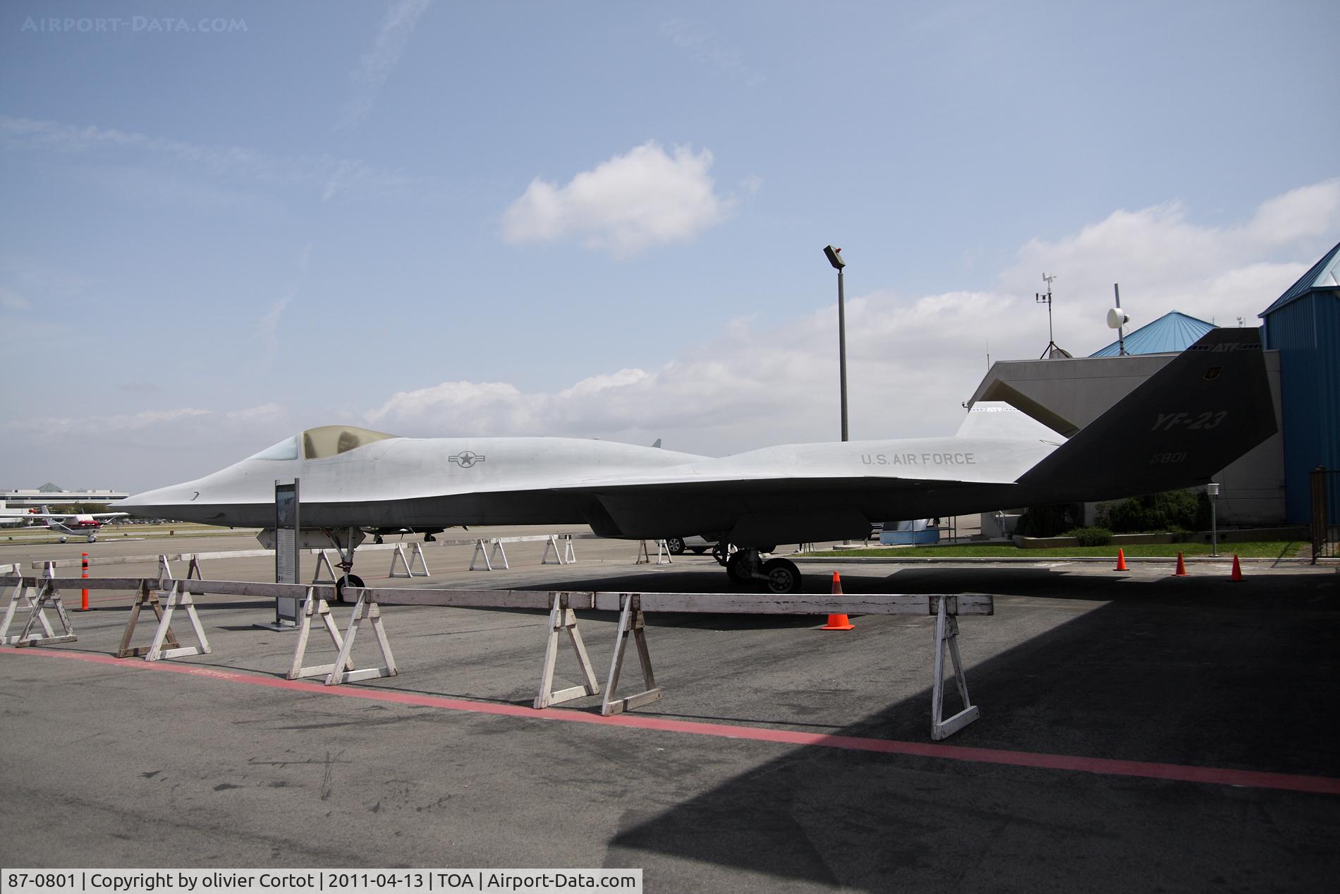 87-0801, 1990 Northrop YF-23A C/N (YF) 1002, Torrance airport. This elegant and rare aircraft deserve a shelter...