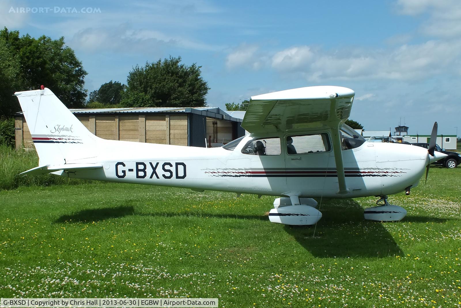 G-BXSD, 1998 Cessna 172R C/N 17280310, privately owned