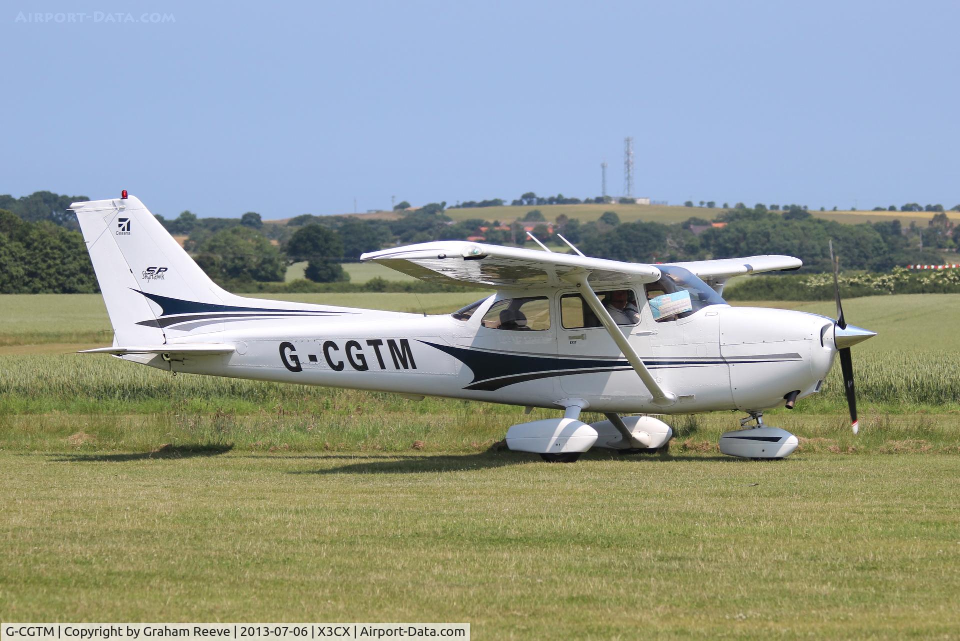 G-CGTM, 2004 Cessna 172S Skyhawk SP C/N 172S9597, Just landed at Northrepps.