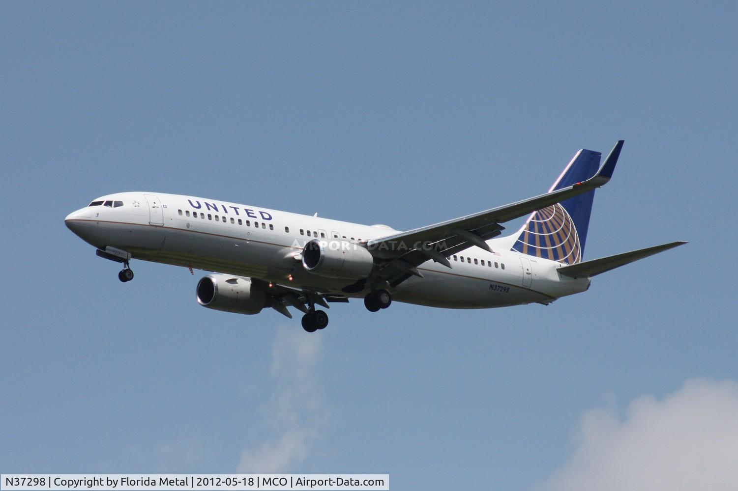 N37298, 2005 Boeing 737-824 C/N 34004, United 737-800