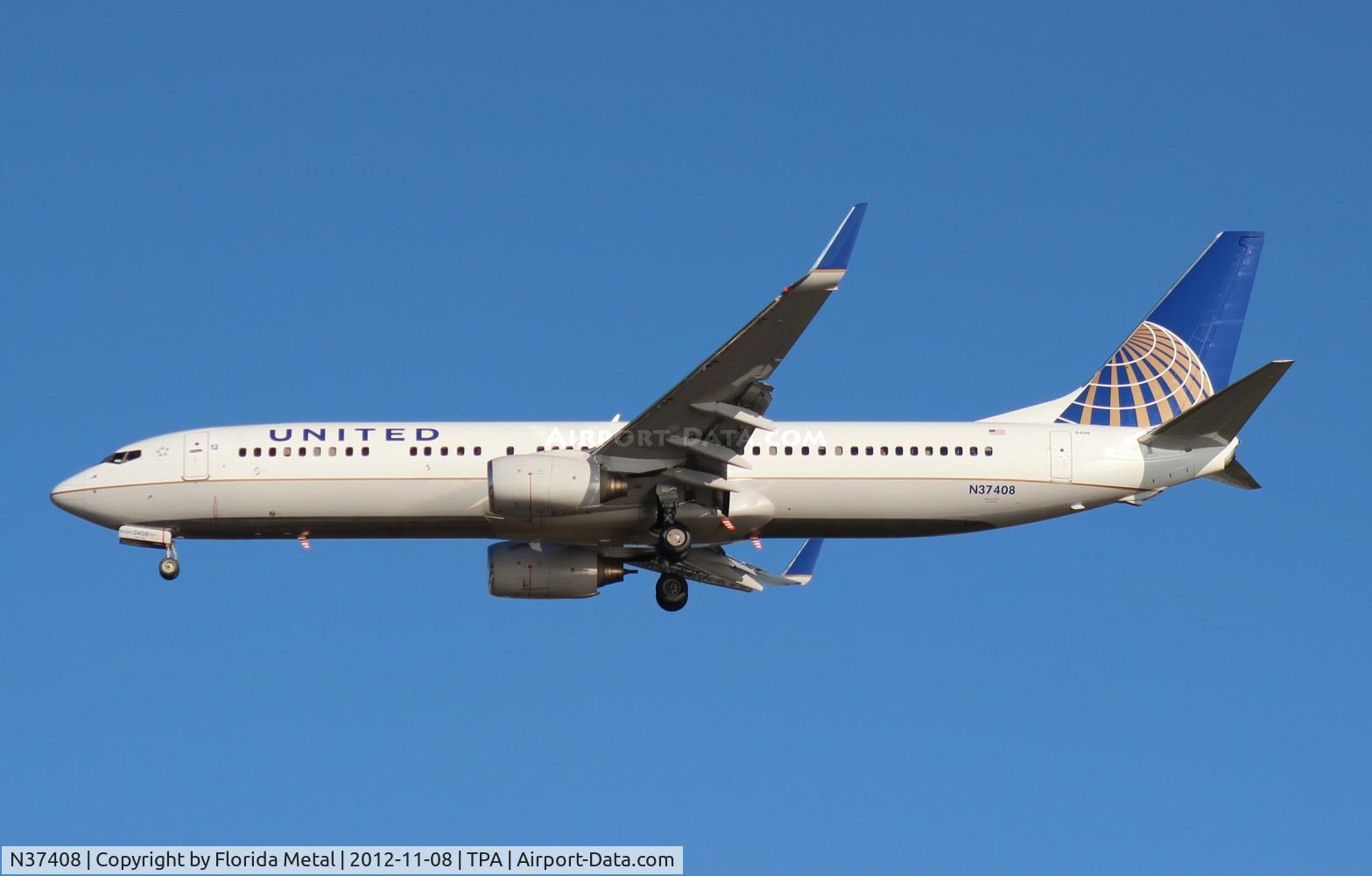 N37408, 2001 Boeing 737-924 C/N 30125, United 737-900