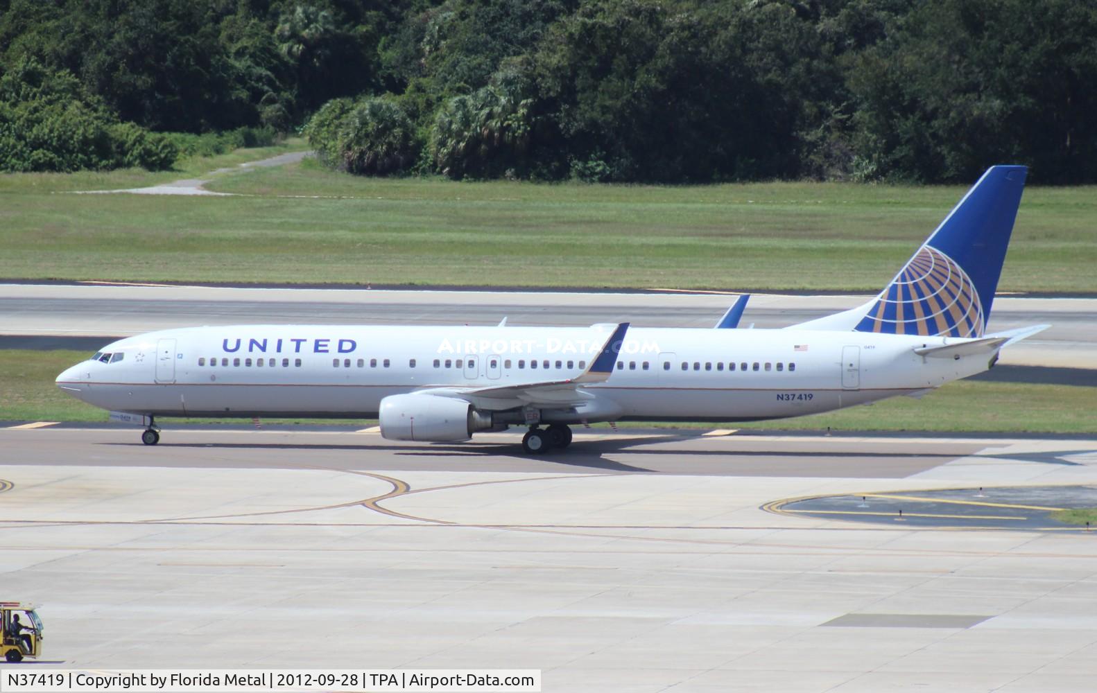 N37419, 2008 Boeing 737-924/ER C/N 31666, United 737-900