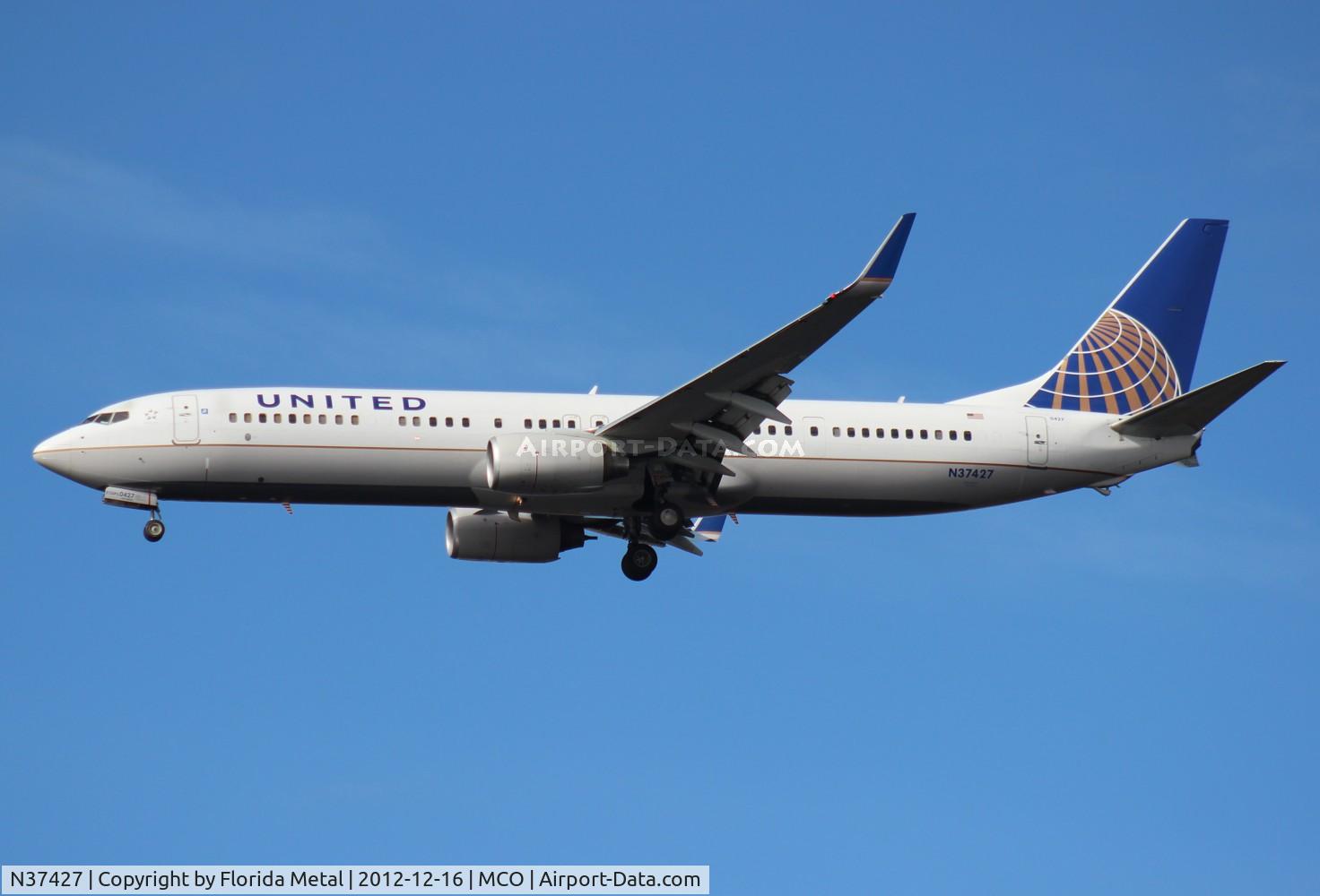 N37427, 2008 Boeing 737-924/ER C/N 37097, United 737-900