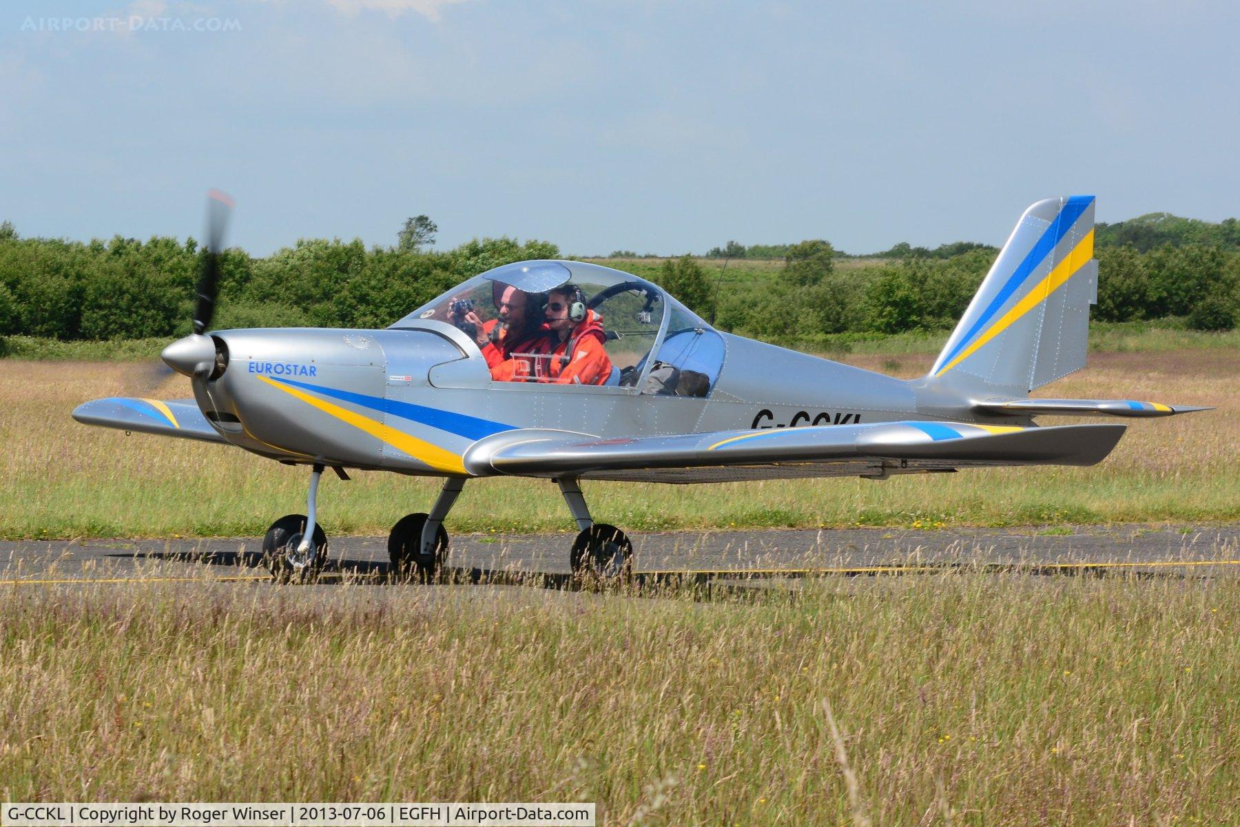G-CCKL, 2003 Aerotechnik EV-97 Eurostar C/N PFA 315-14117, Visiting Eurostar arriving.