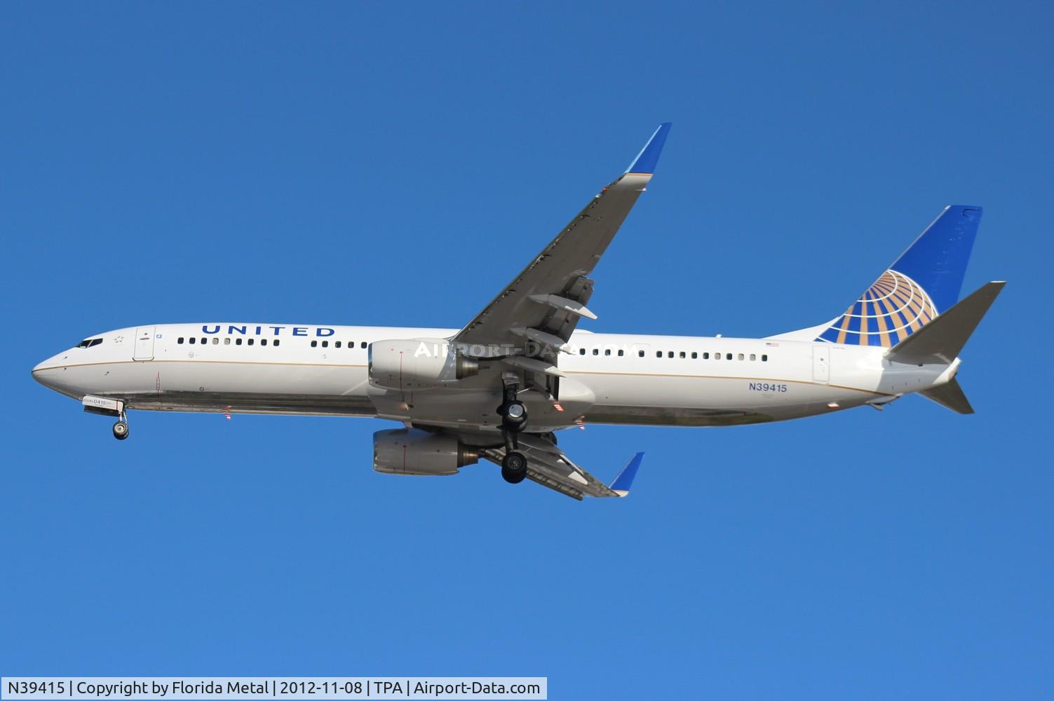 N39415, 2008 Boeing 737-924/ER C/N 32826, United 737-900