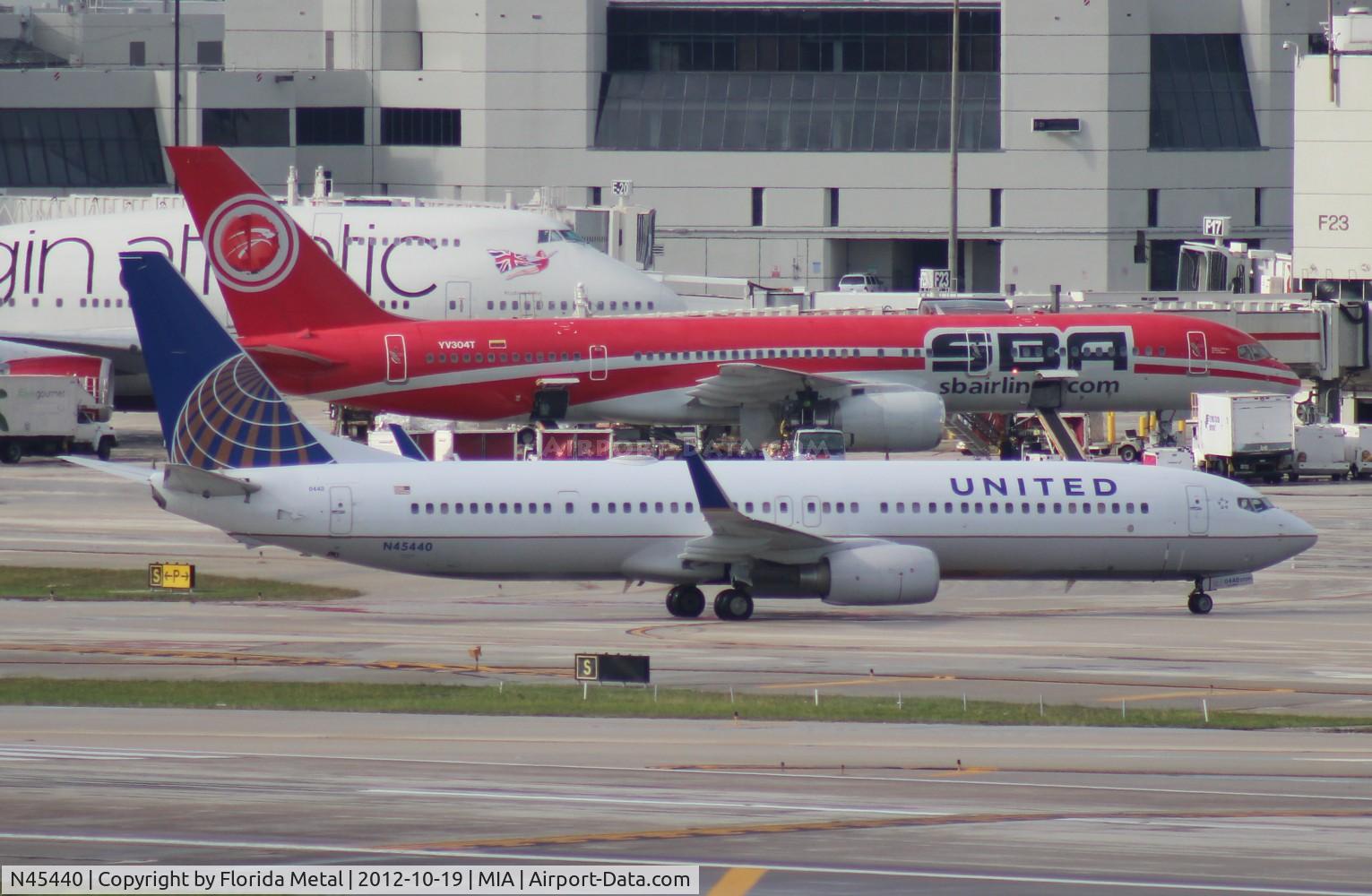 N45440, 2009 Boeing 737-924/ER C/N 33535, United 737-900