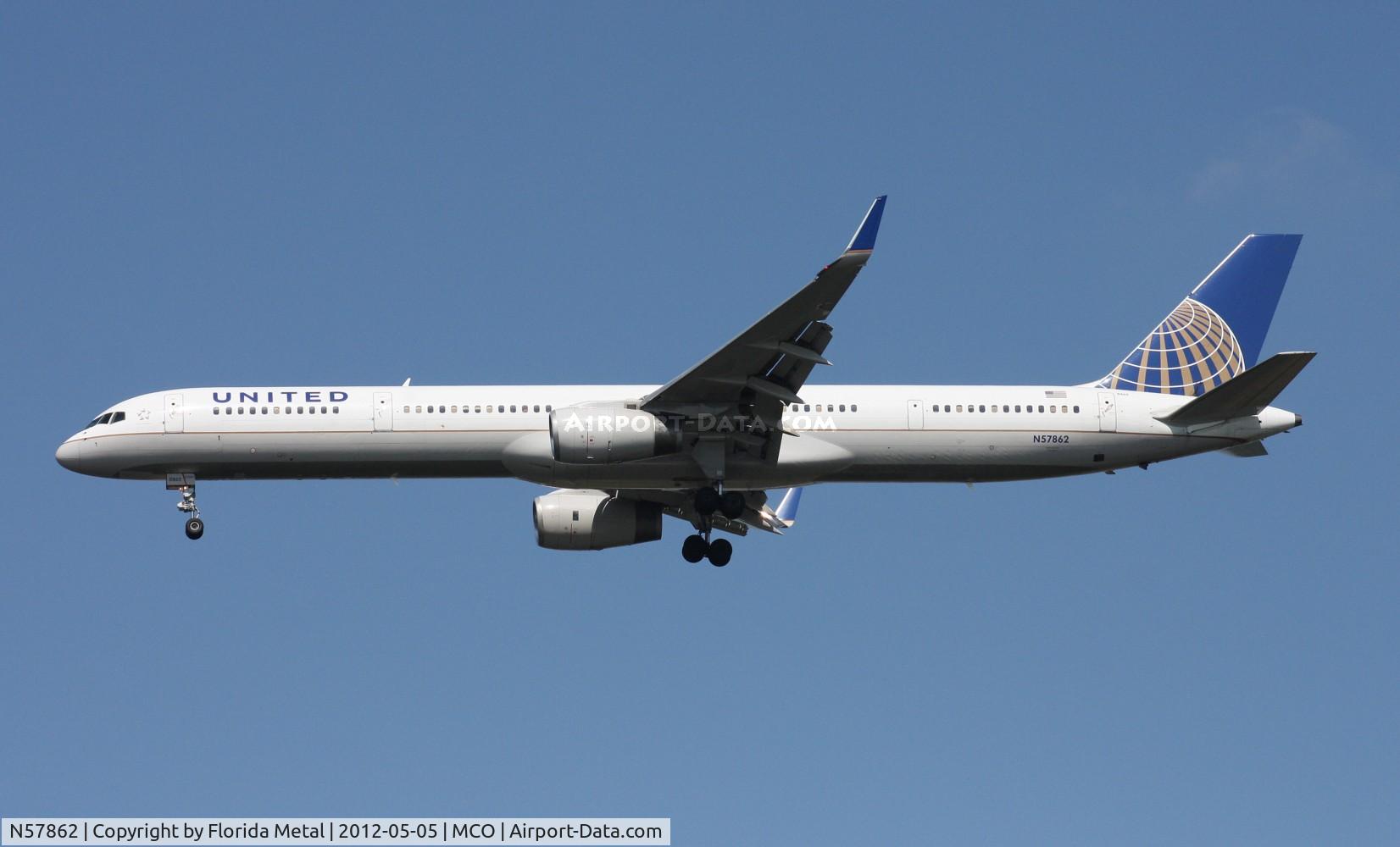 N57862, 2001 Boeing 757-33N C/N 32586, United 757-300