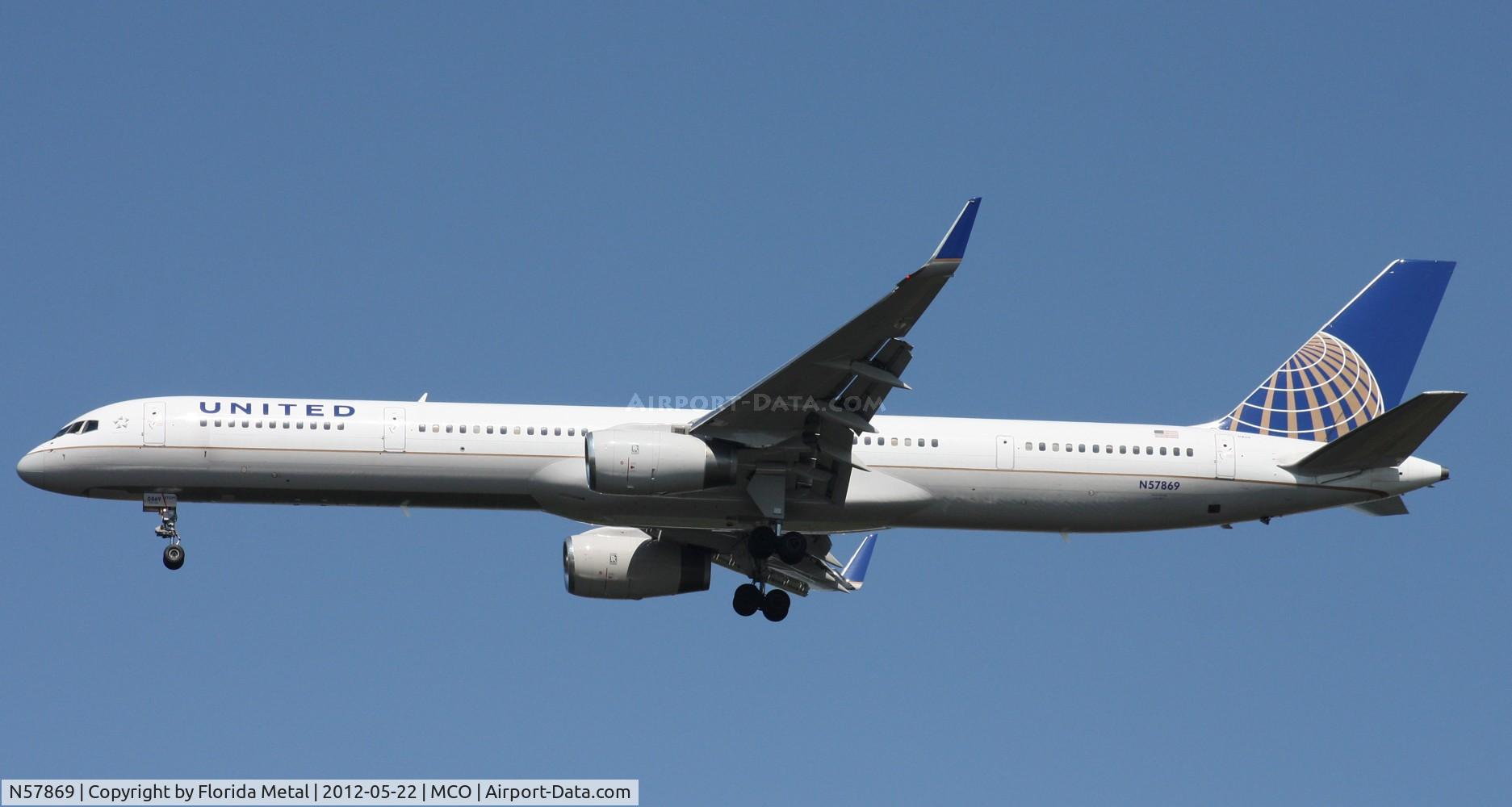N57869, 2002 Boeing 757-33N C/N 32593, United 757-300