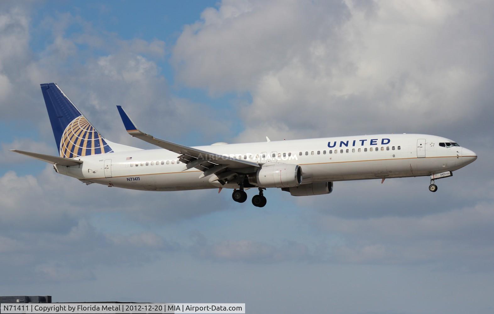 N71411, 2002 Boeing 737-924 C/N 30128, United 737-900