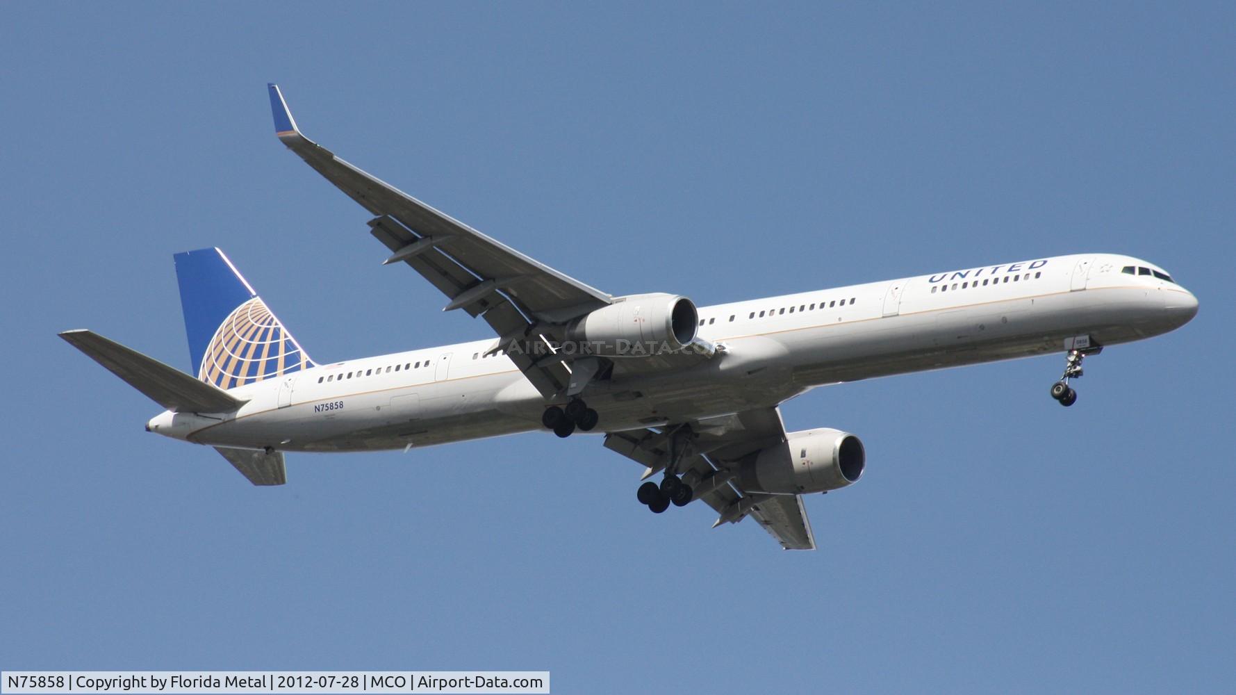 N75858, 2004 Boeing 757-324 C/N 32817, United 757-300