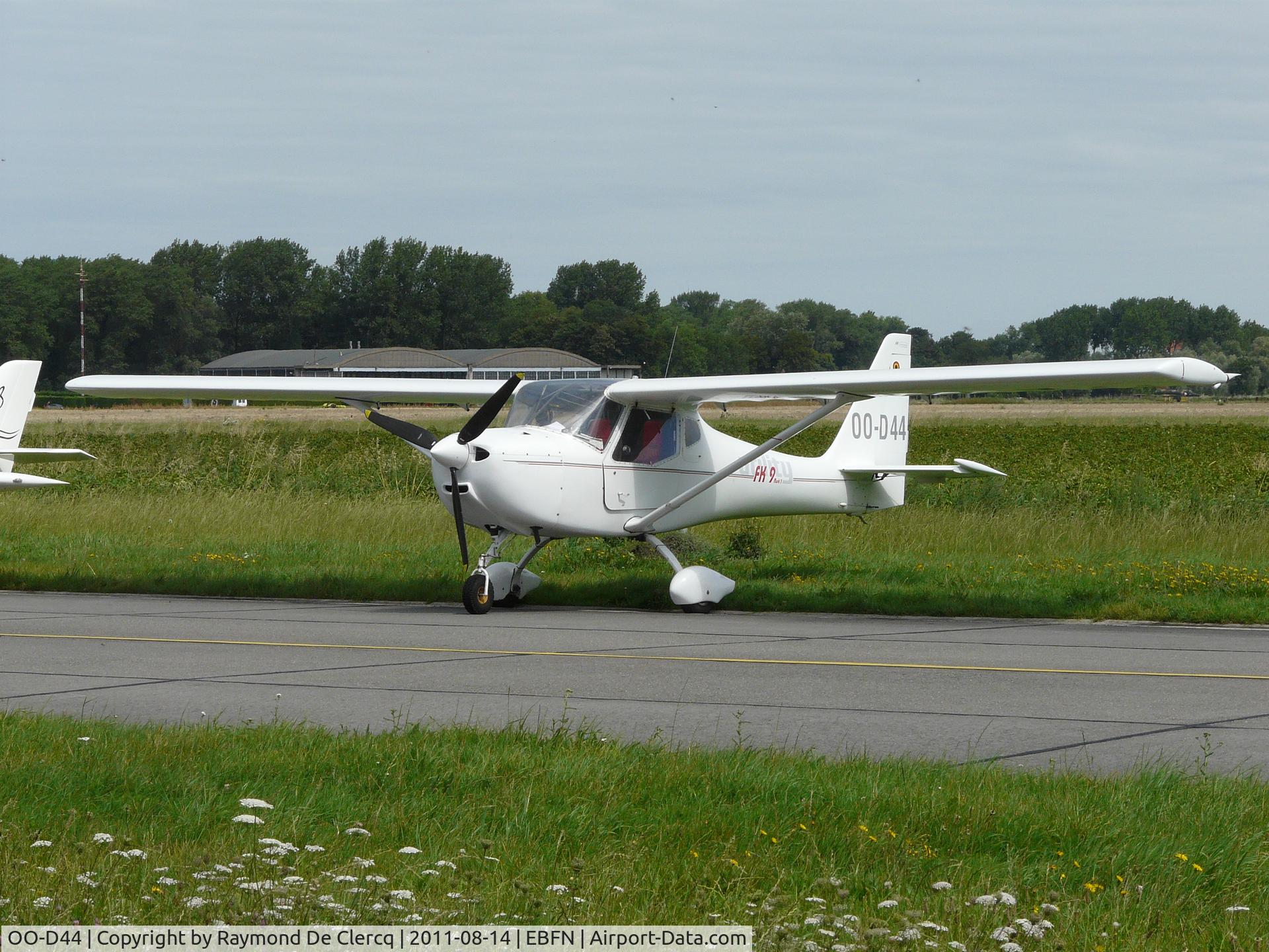 OO-D44, 2001 B & F Technik FK-9 Mark 3 C/N 161, Koksijde  14-8-11
