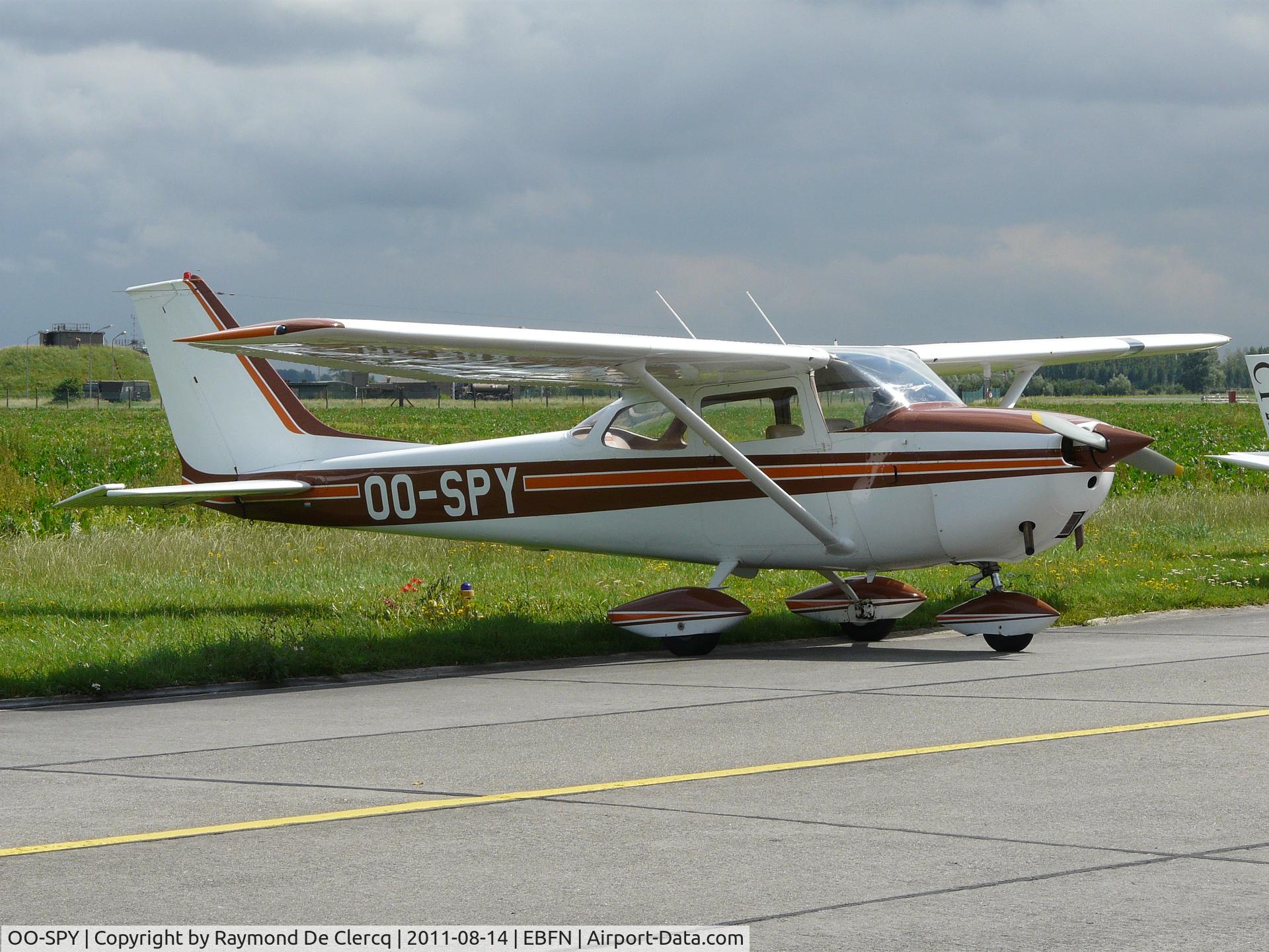 OO-SPY, Reims F172H Skyhawk C/N 0569, Koksijde  14-8-11