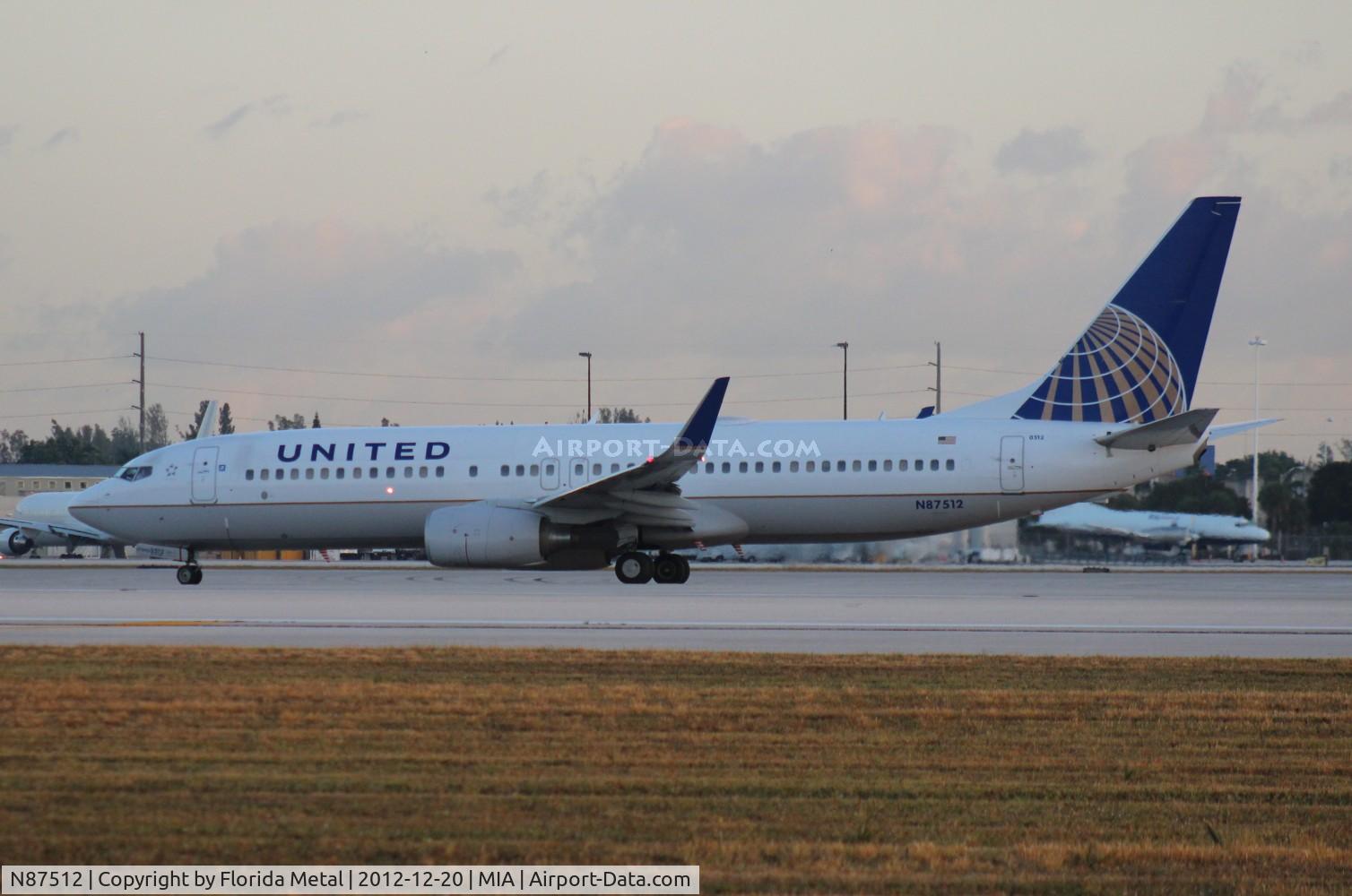 N87512, 2008 Boeing 737-824 C/N 33458, United 737-800
