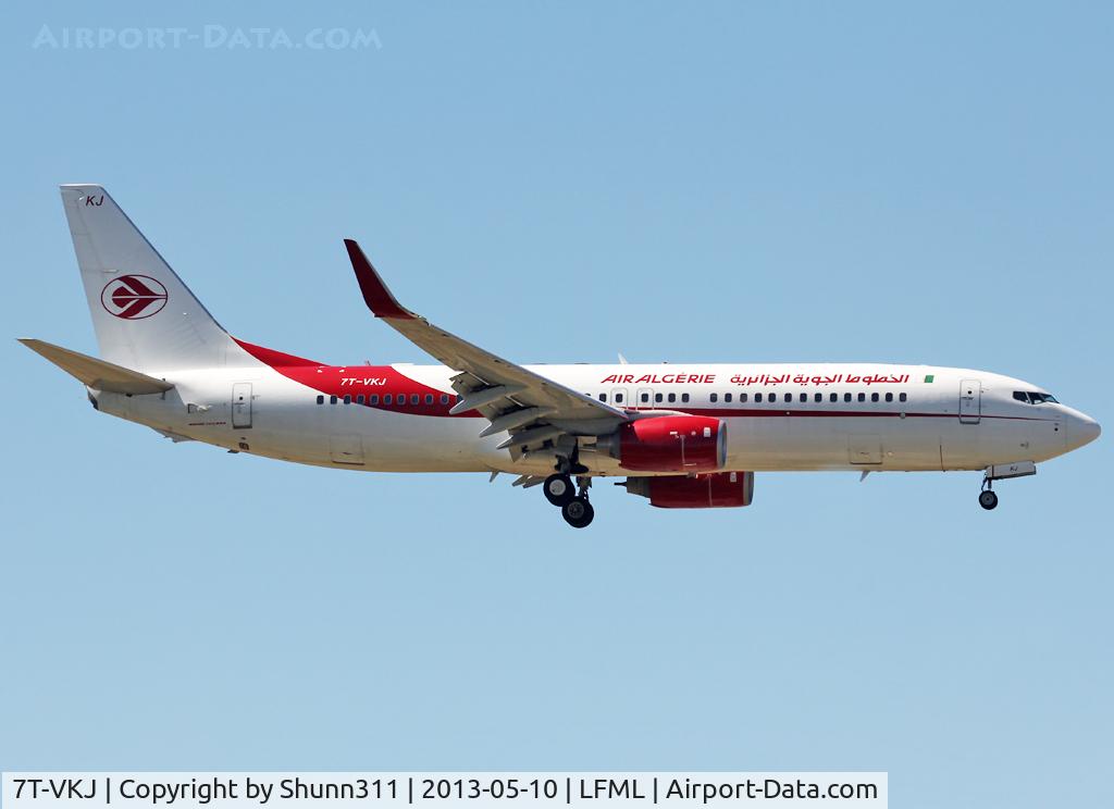 7T-VKJ, 2011 Boeing 737-8D6 C/N 40864, Landing rwy 31R