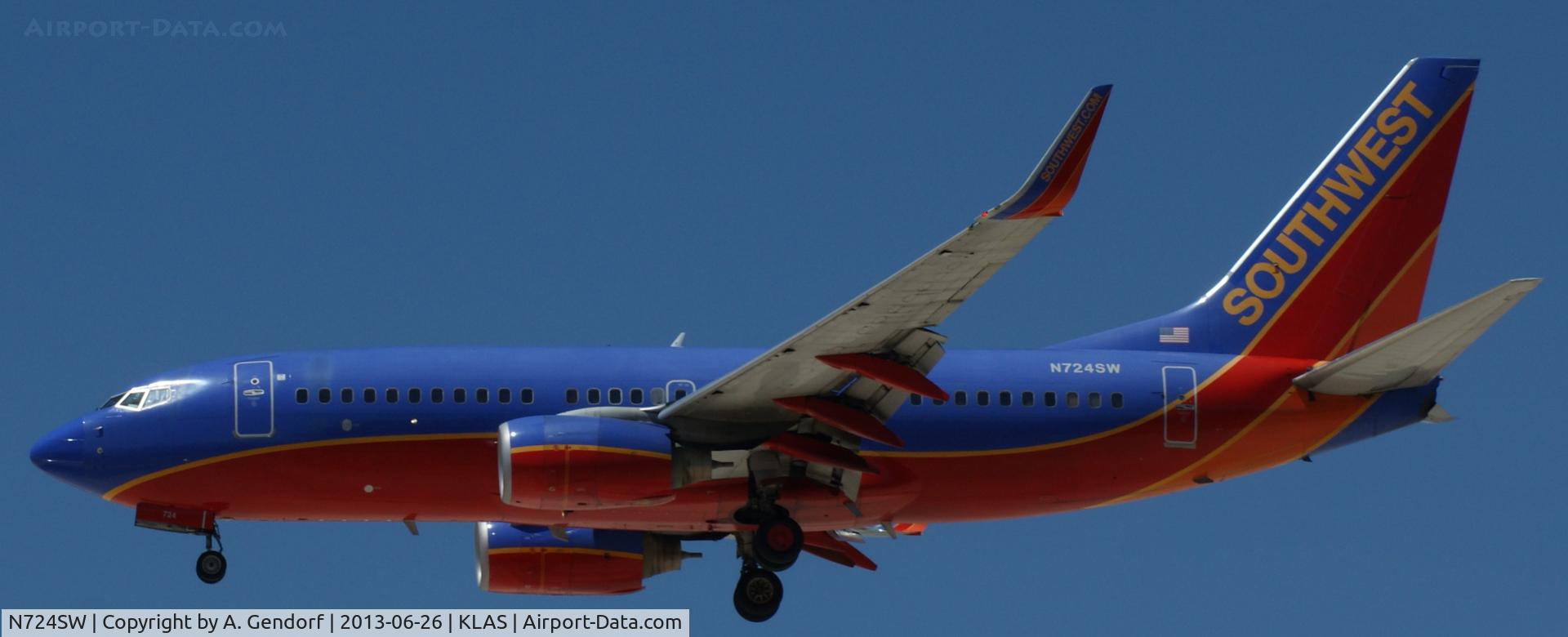 N724SW, 1999 Boeing 737-7H4 C/N 27856, Southwest Airlines, seen here landing RWY 25L at Las Vegas Int´l (KLAS)
