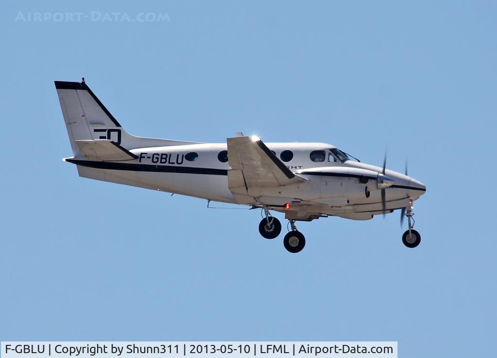 F-GBLU, 1979 Beech C90 King Air C/N LJ-822, Landing rwy 31R