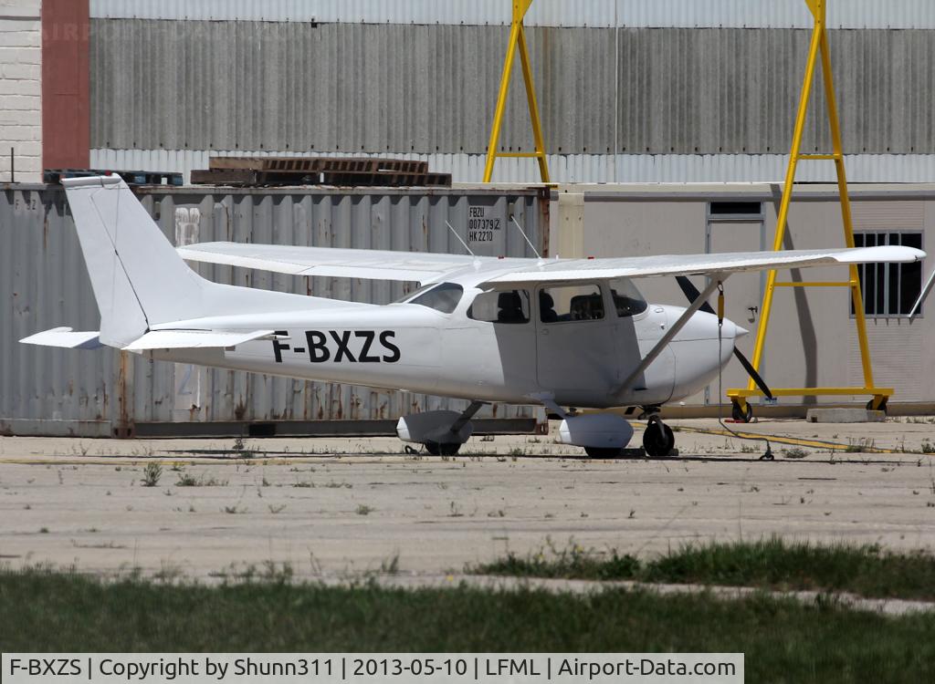 F-BXZS, Reims F172M Skyhawk Skyhawk C/N 1301, Parked at Boussiron area...