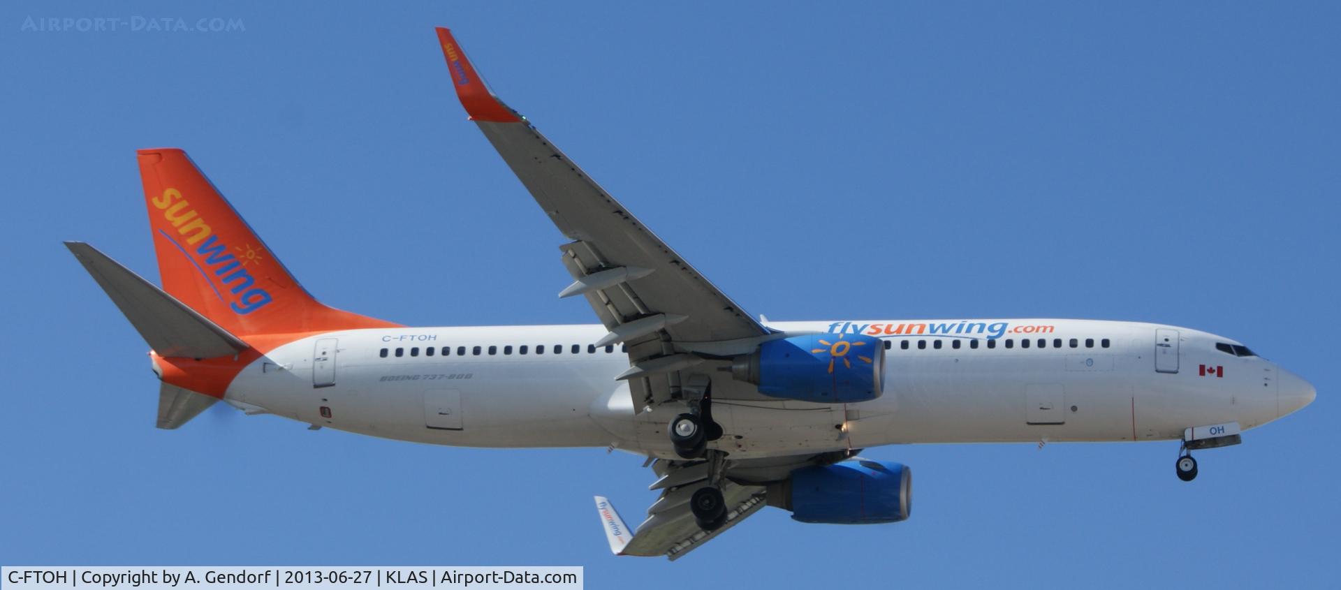 C-FTOH, 2009 Boeing 737-8HX C/N 29647, Sunwing Airlines, is on short final RWY 25L at Las Vegas Int´l(KLAS)