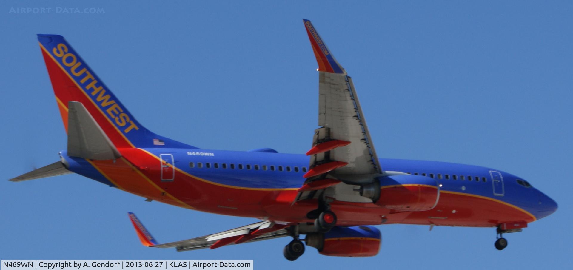 N469WN, 2004 Boeing 737-7H4 C/N 33859, Southwest Airlines, seen here arriving at Las Vegas Int´l(KLAS)