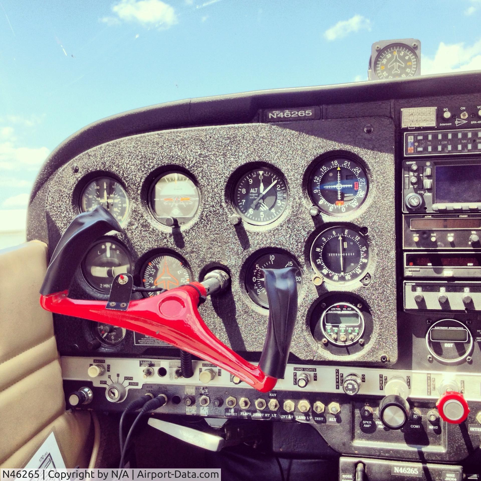 N46265, 1968 Cessna 172I C/N 17257146, Inside cockpit