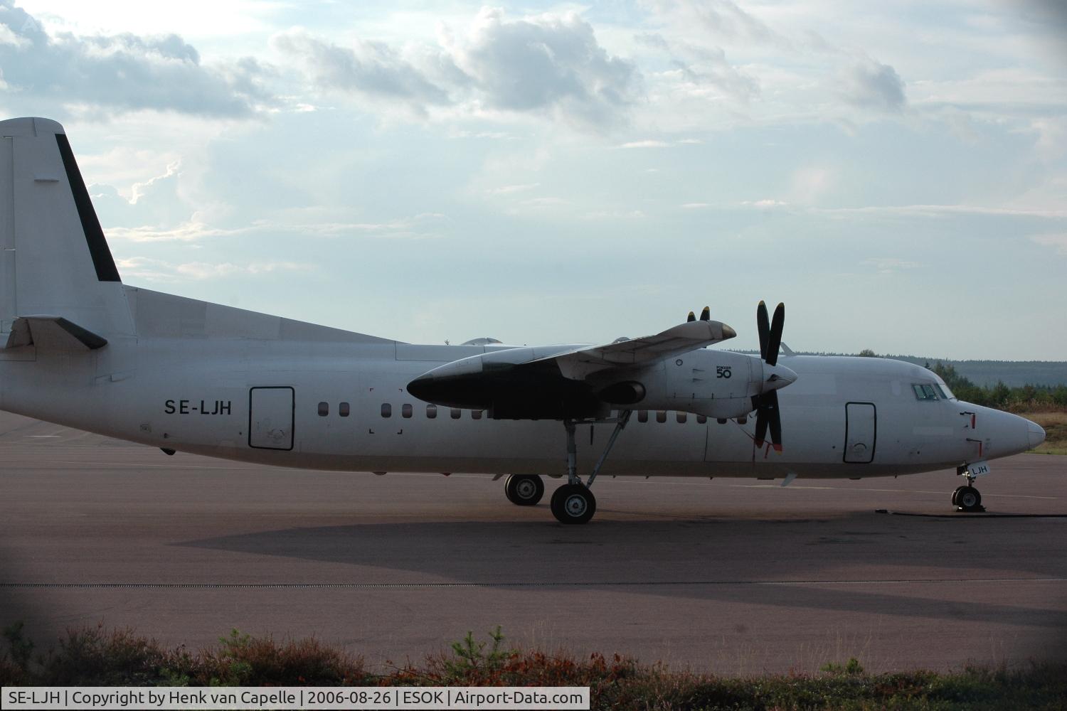 SE-LJH, 1989 Fokker 50 C/N 20171, Skyways Fokker 50 in white livery, just before it went to Amapola Flyg, at Karlstad Airport, Sweden.