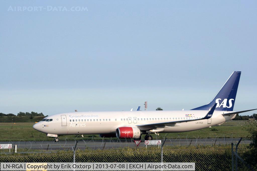 LN-RGA, 2012 Boeing 737-86N C/N 39397, LN-RGA just arrived on rw 04L
