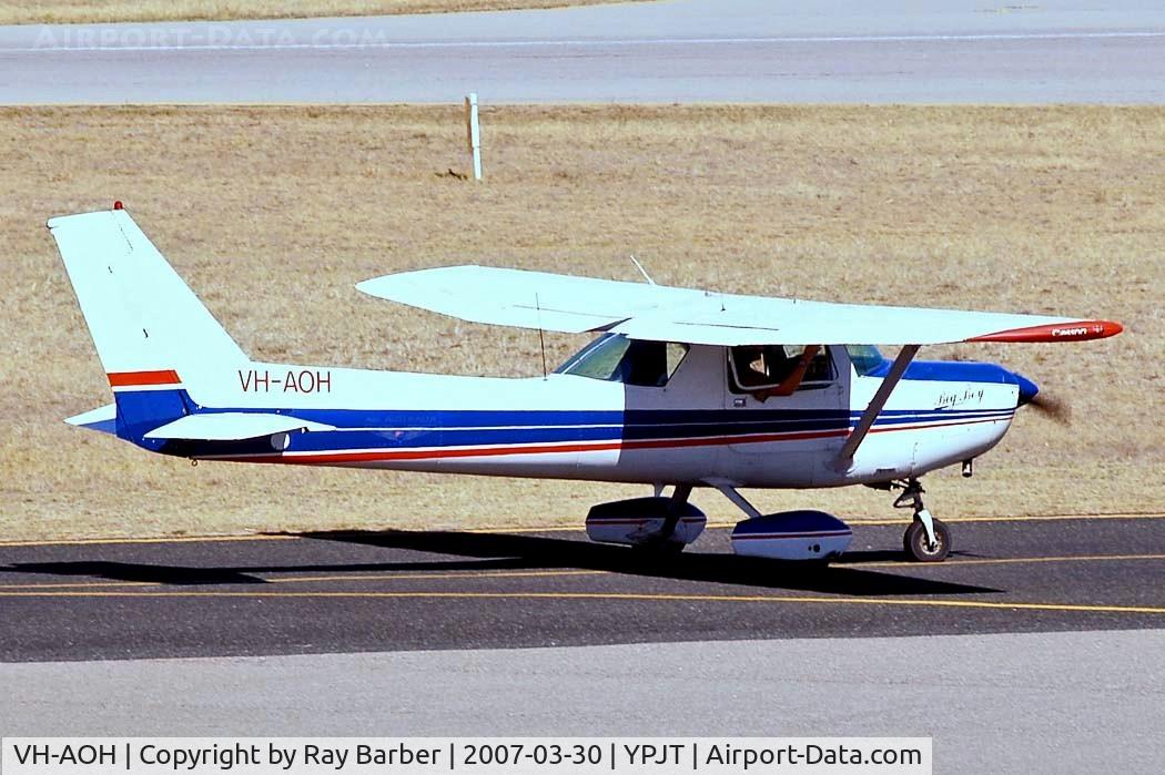 VH-AOH, 1982 Cessna 152 C/N 152-85532, Cessna 152 [152-85532] Perth-Jandakot~VH 30/03/2007
